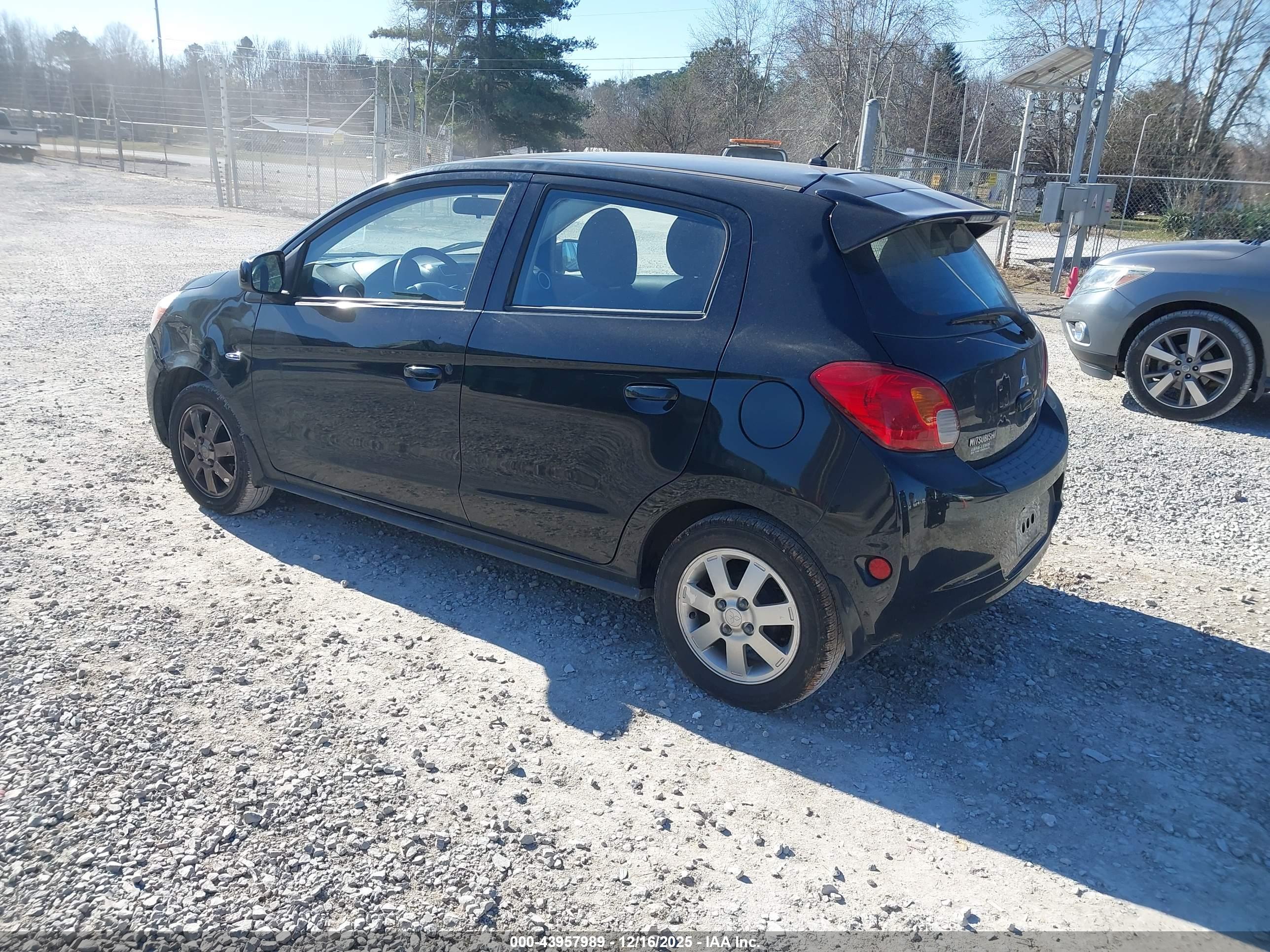 MITSUBISHI MIRAGE image 3