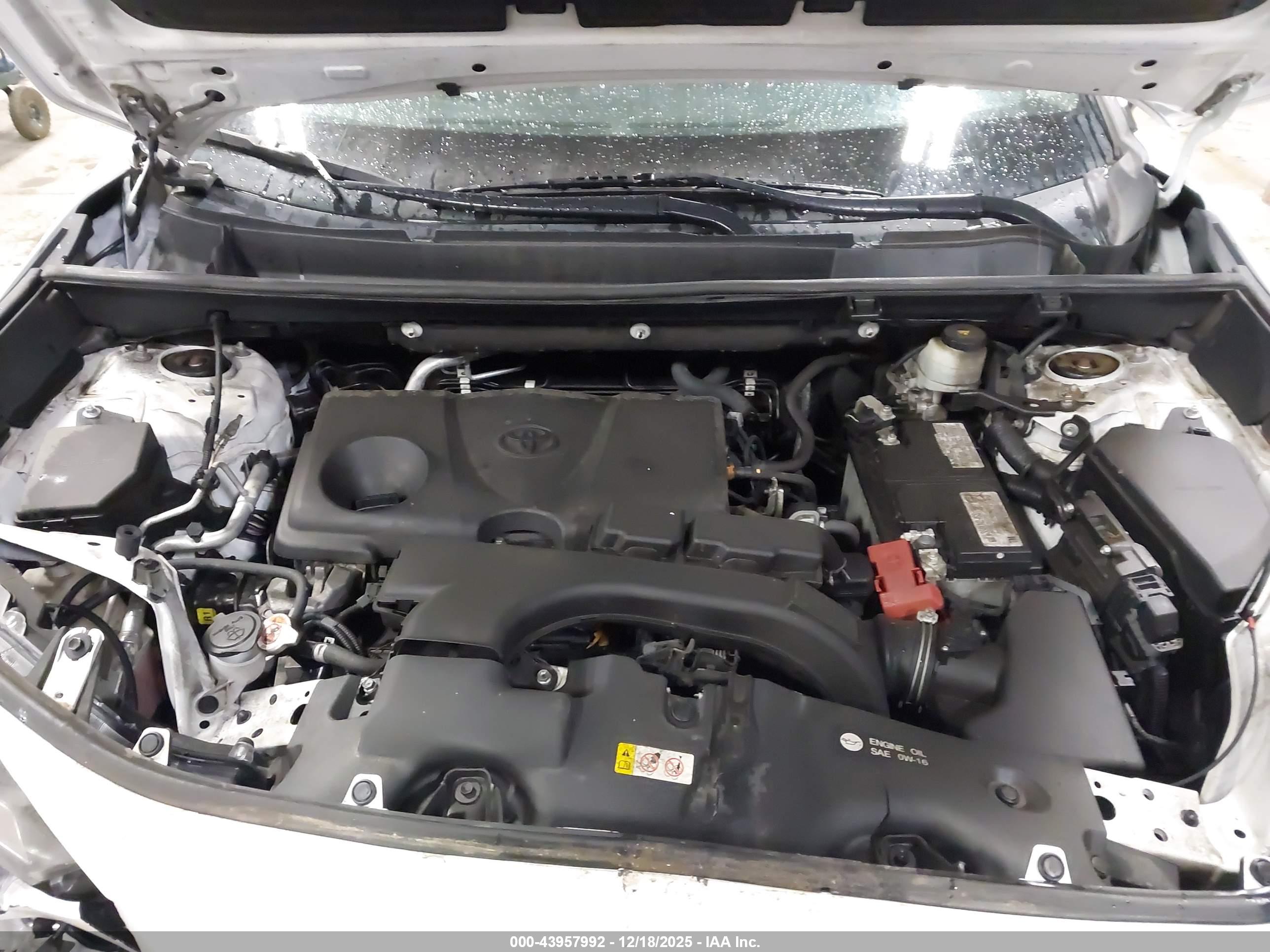 TOYOTA RAV4 image 10