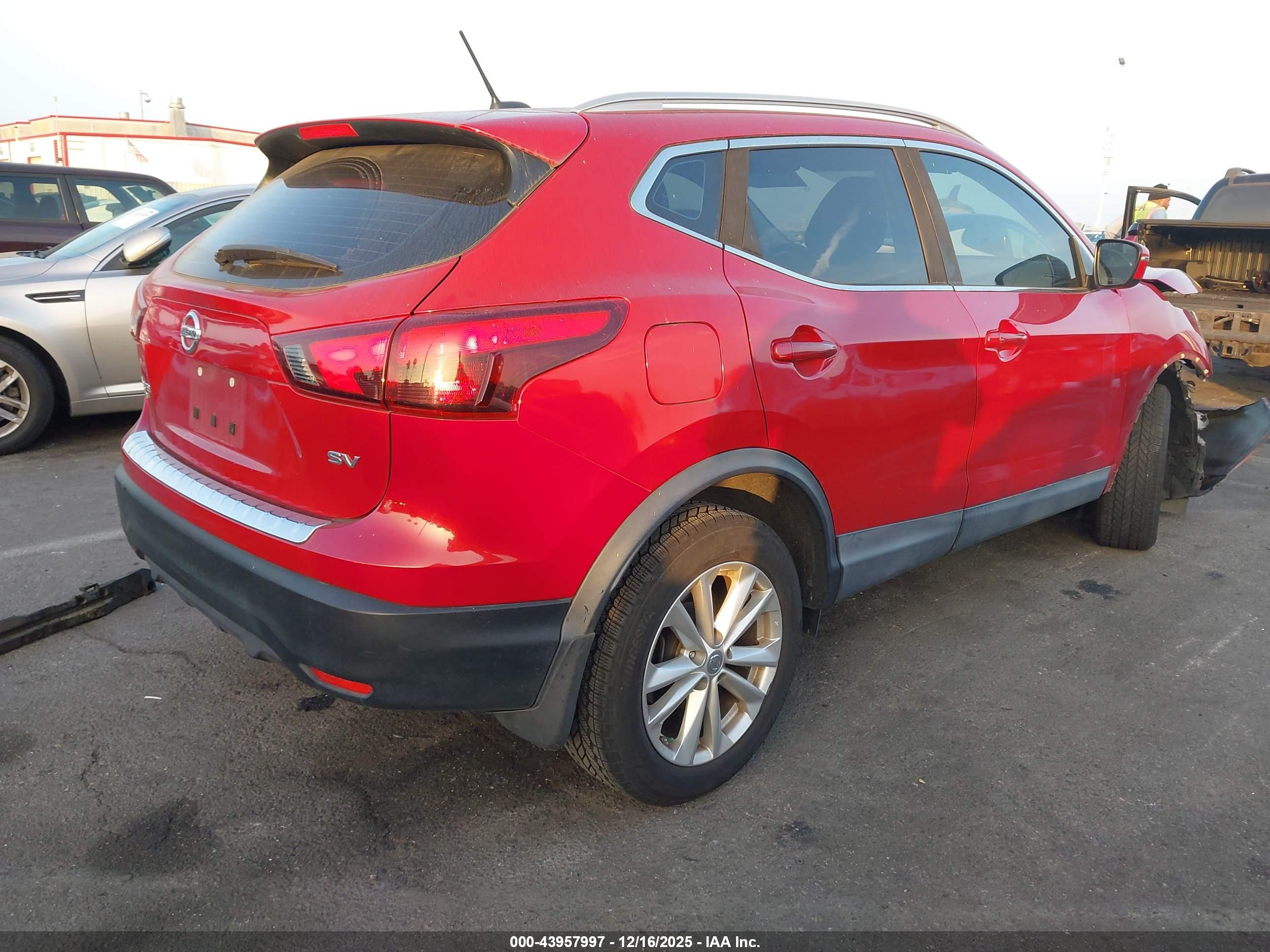 NISSAN ROGUE image 4