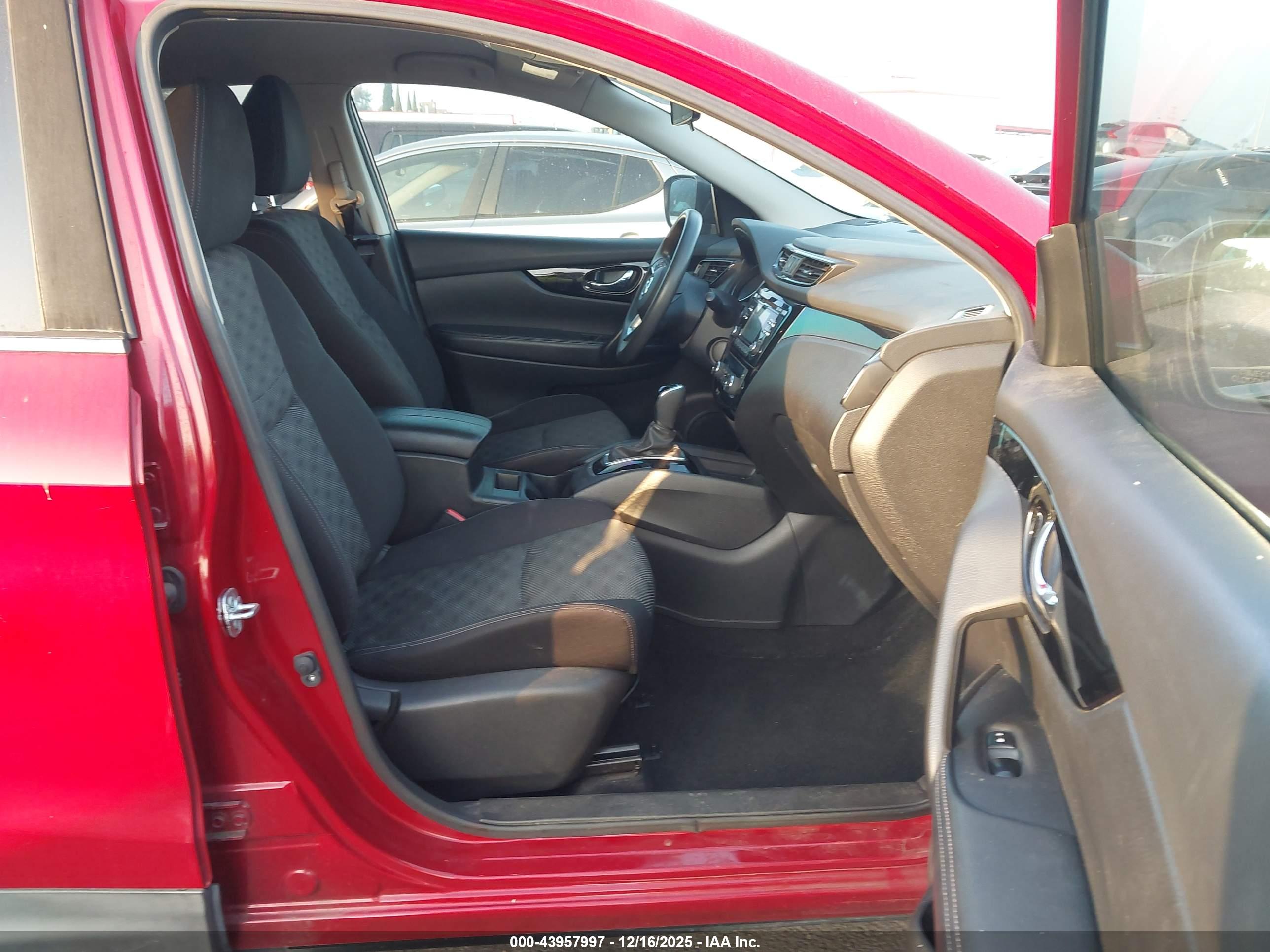 NISSAN ROGUE image 5