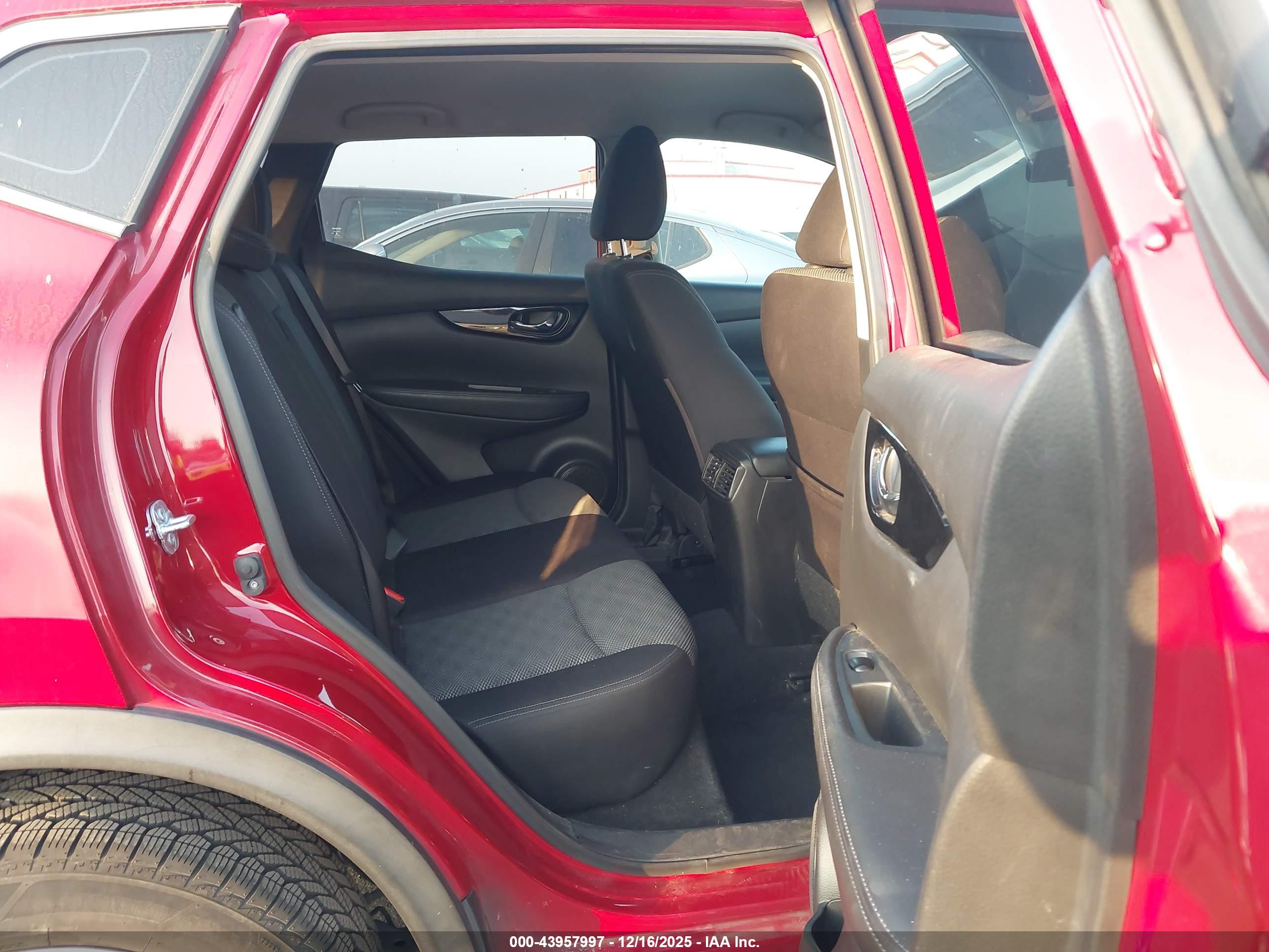 NISSAN ROGUE image 8