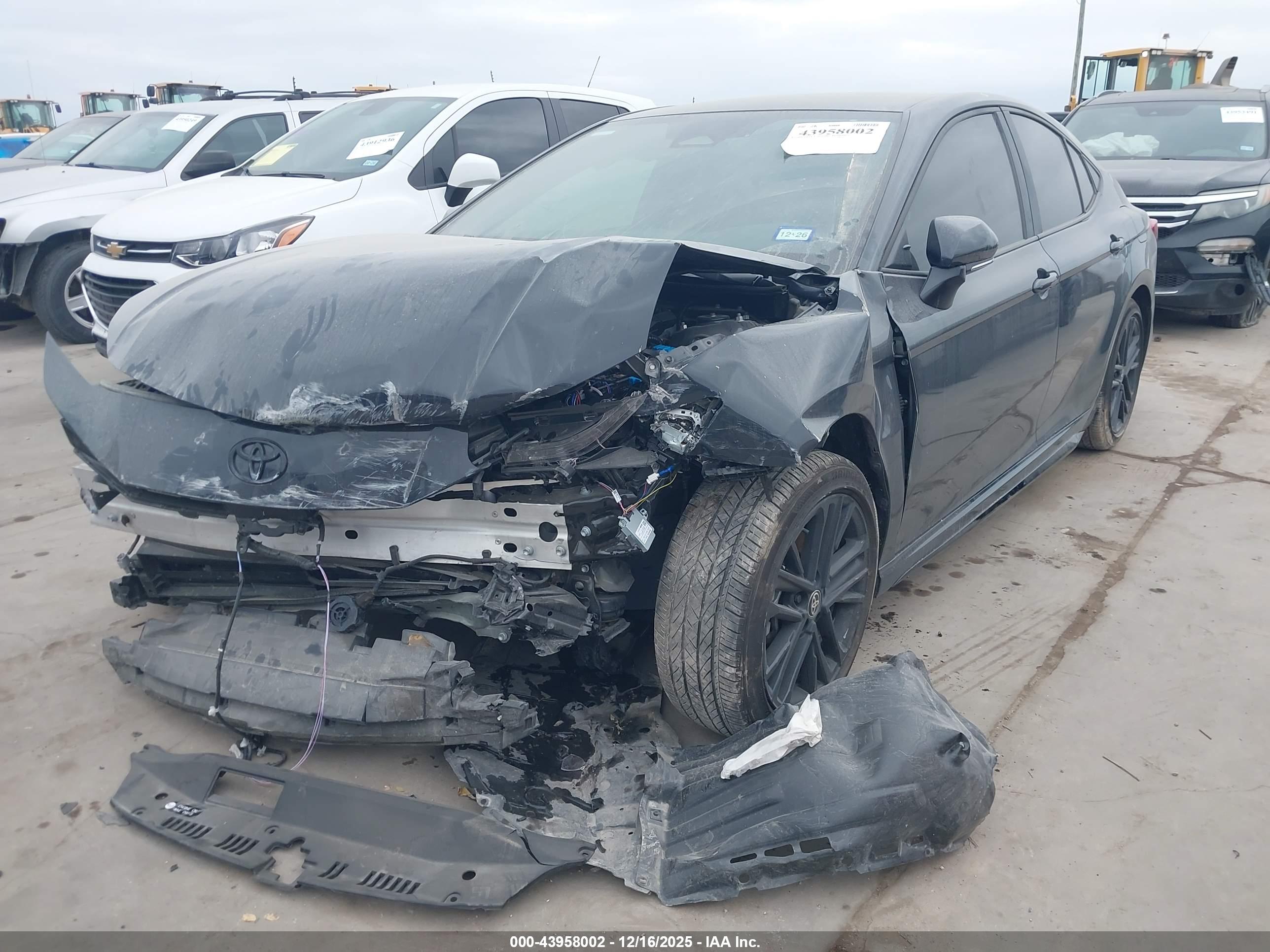 TOYOTA CAMRY image 2