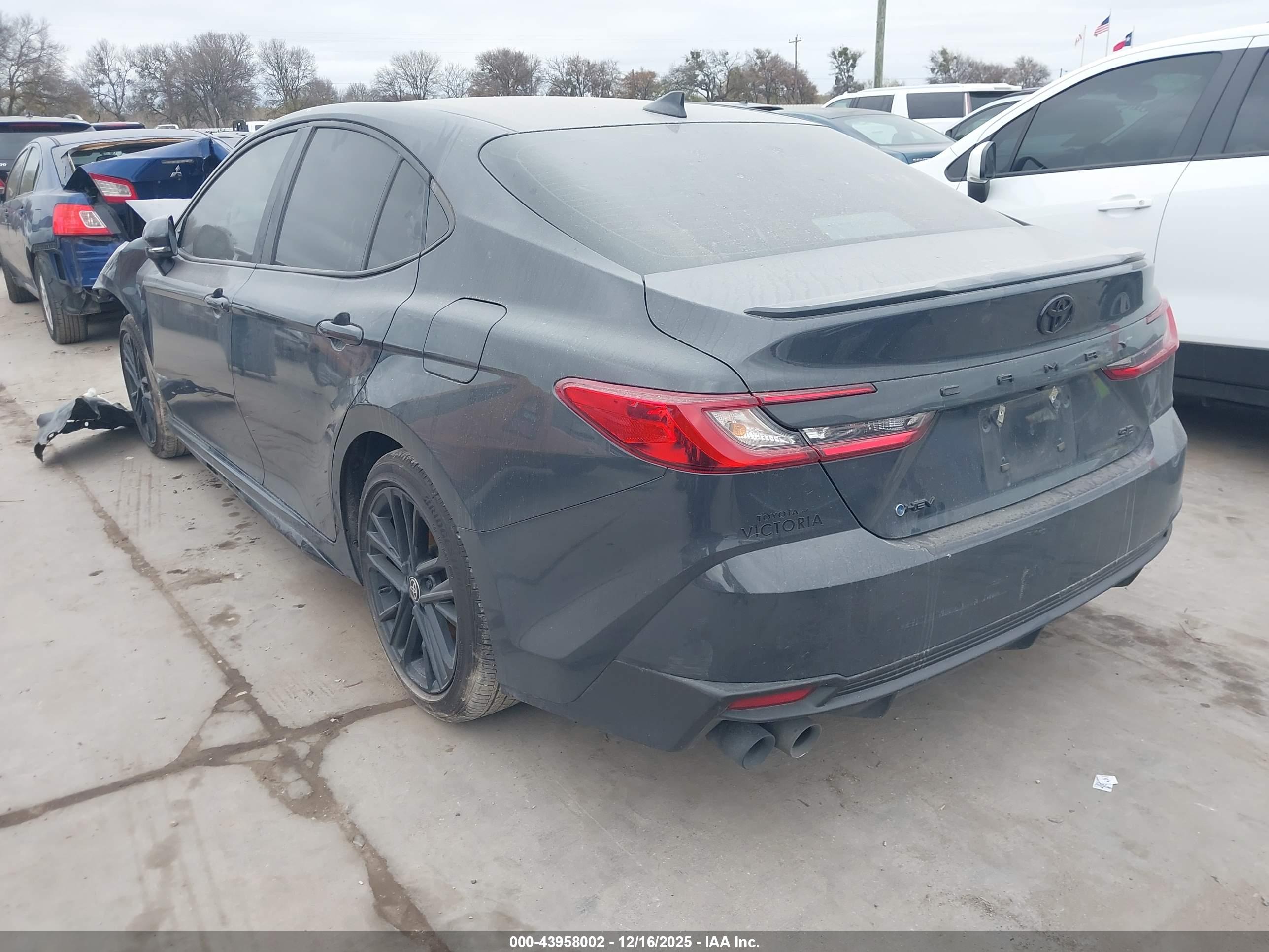 TOYOTA CAMRY image 3