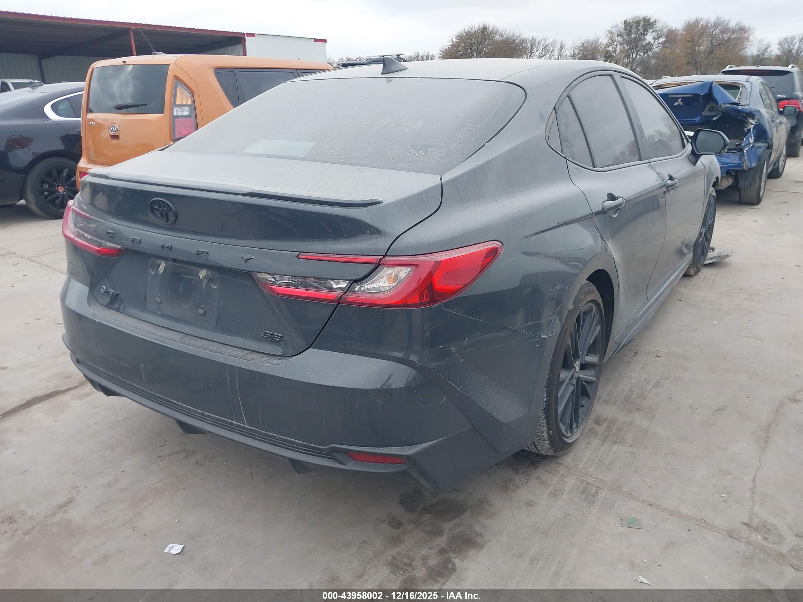 TOYOTA CAMRY image 4