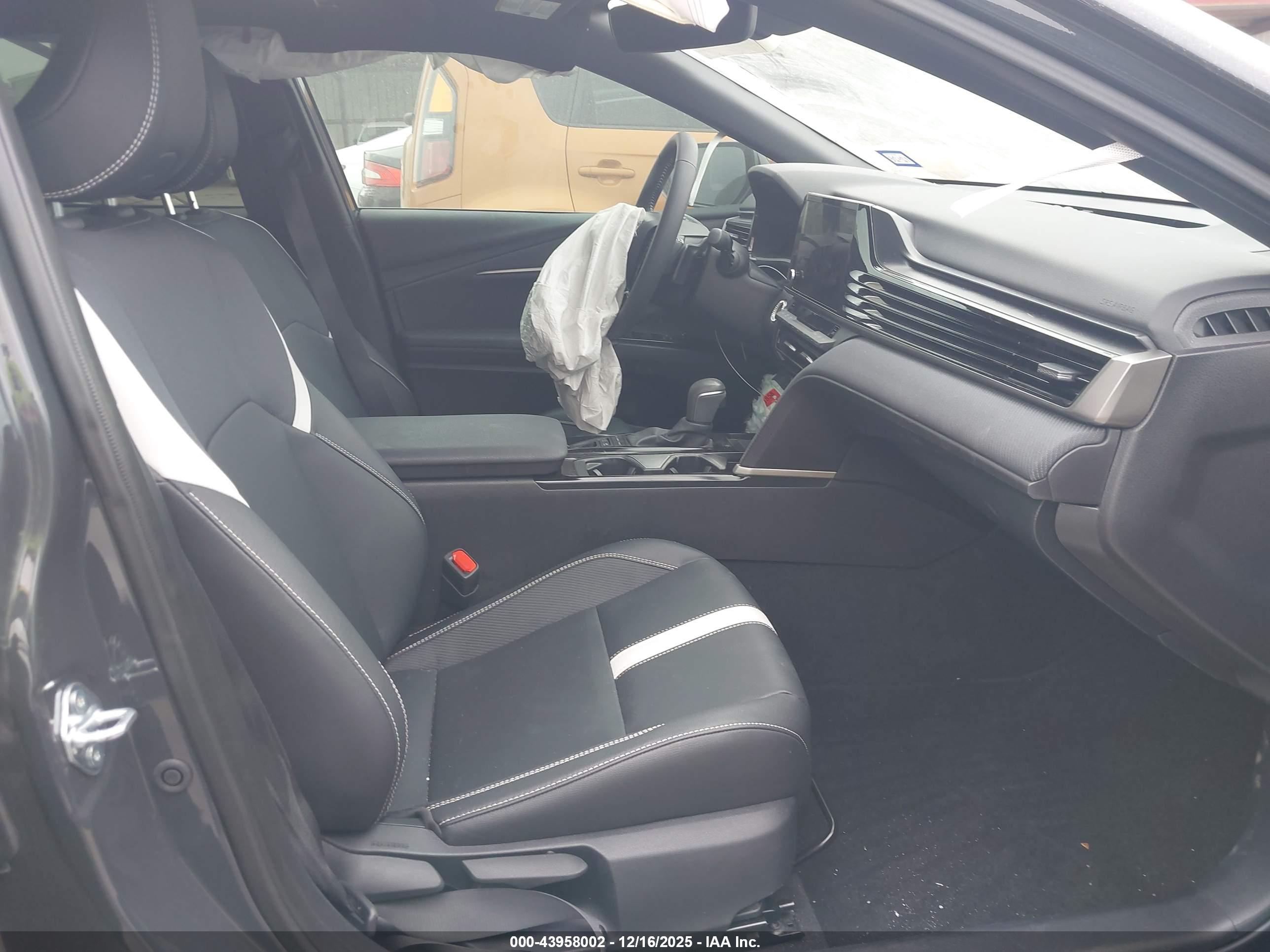 TOYOTA CAMRY image 5