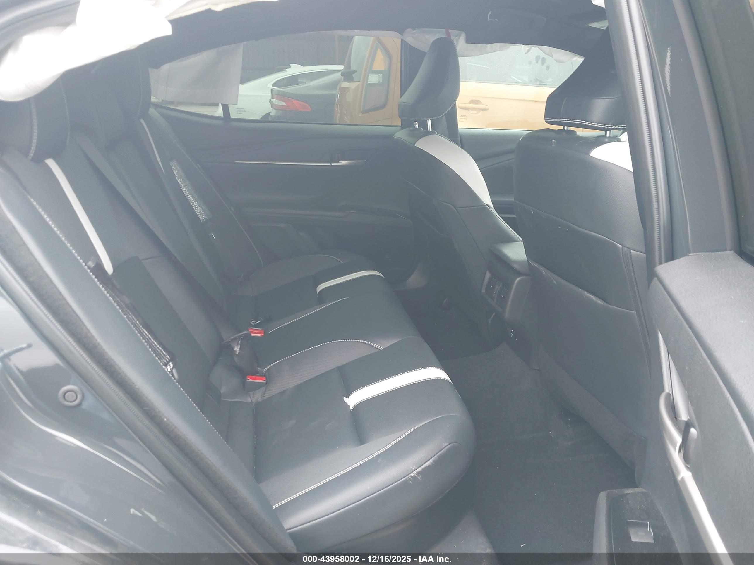 TOYOTA CAMRY image 8