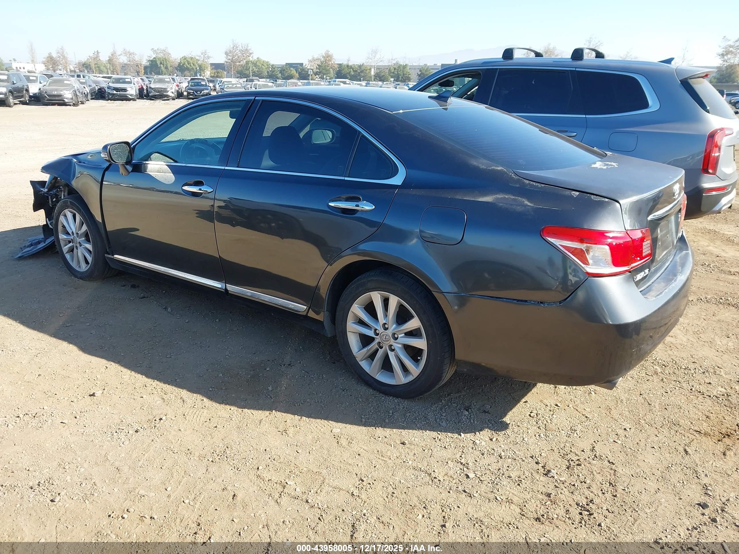 LEXUS ES image 3