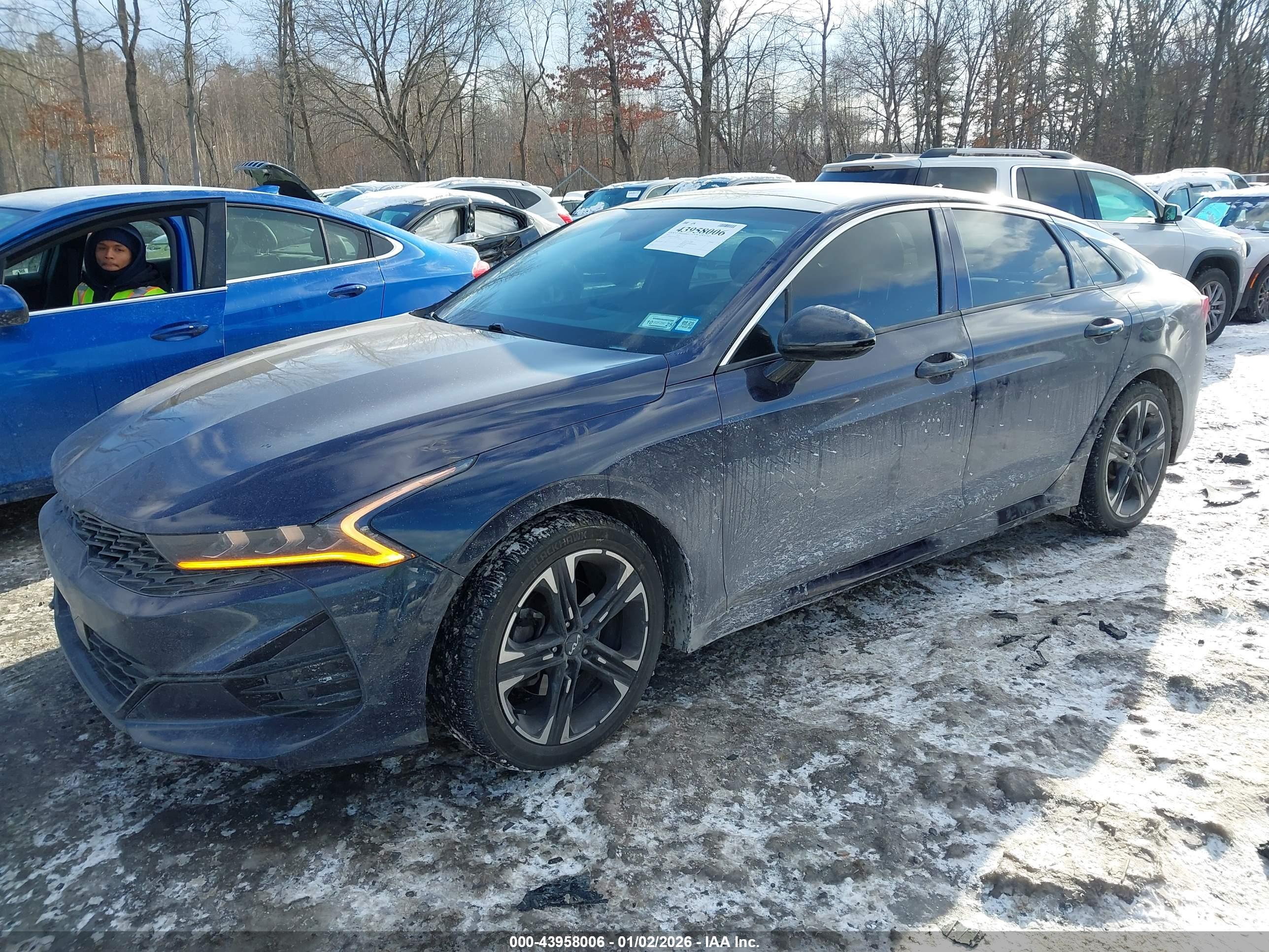 KIA K5 image 2