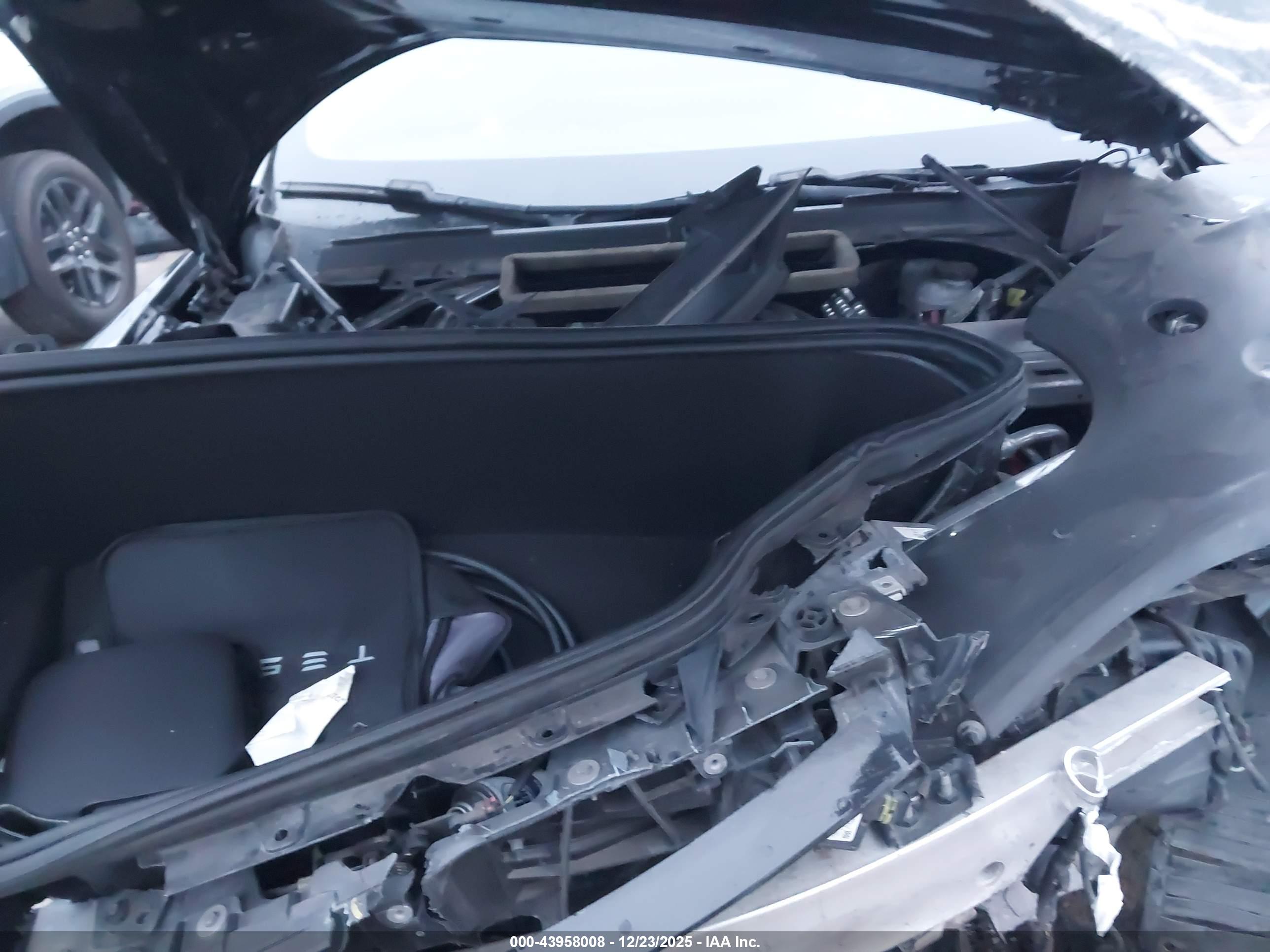 TESLA MODEL image 10
