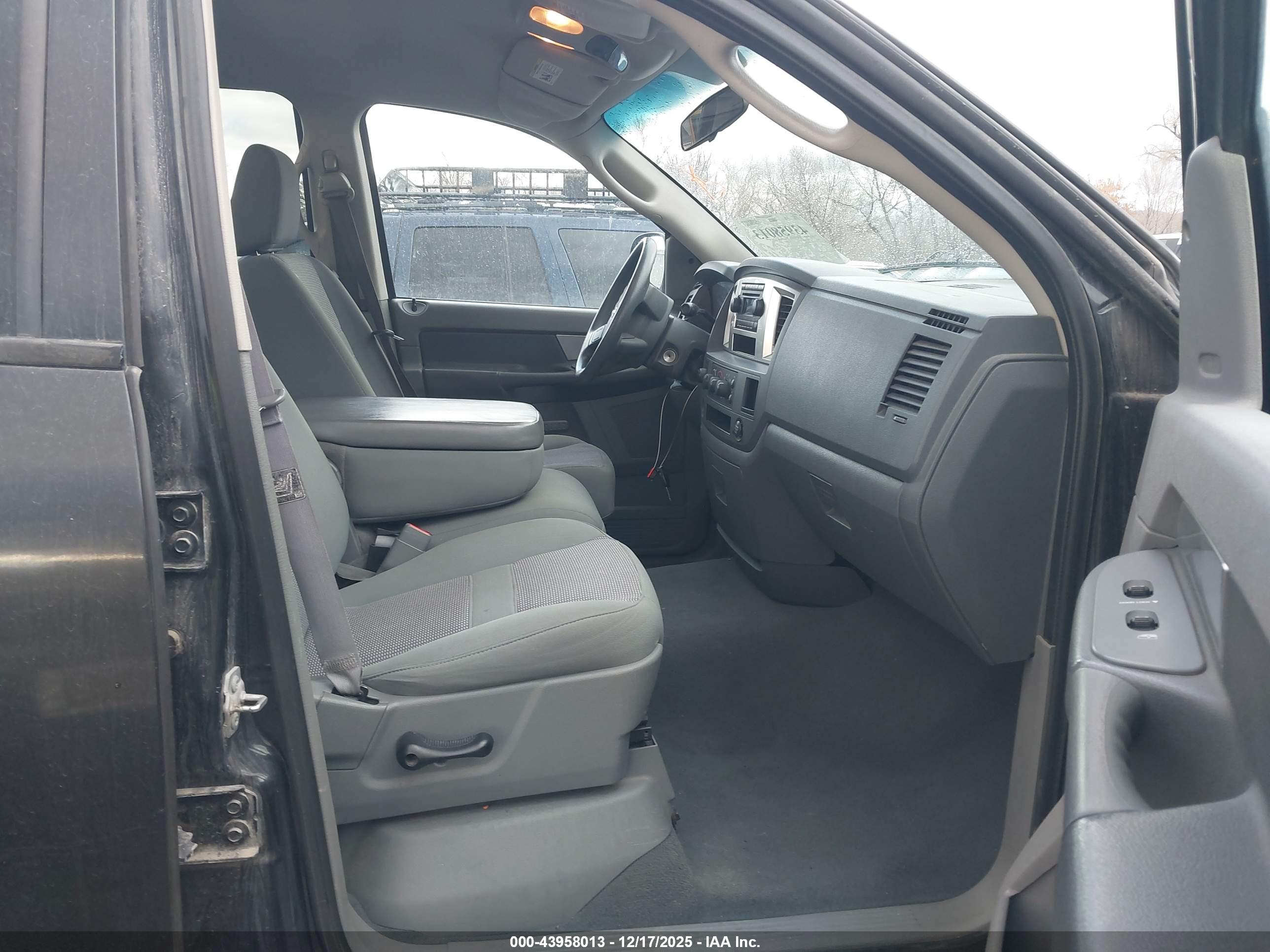 DODGE RAM image 5