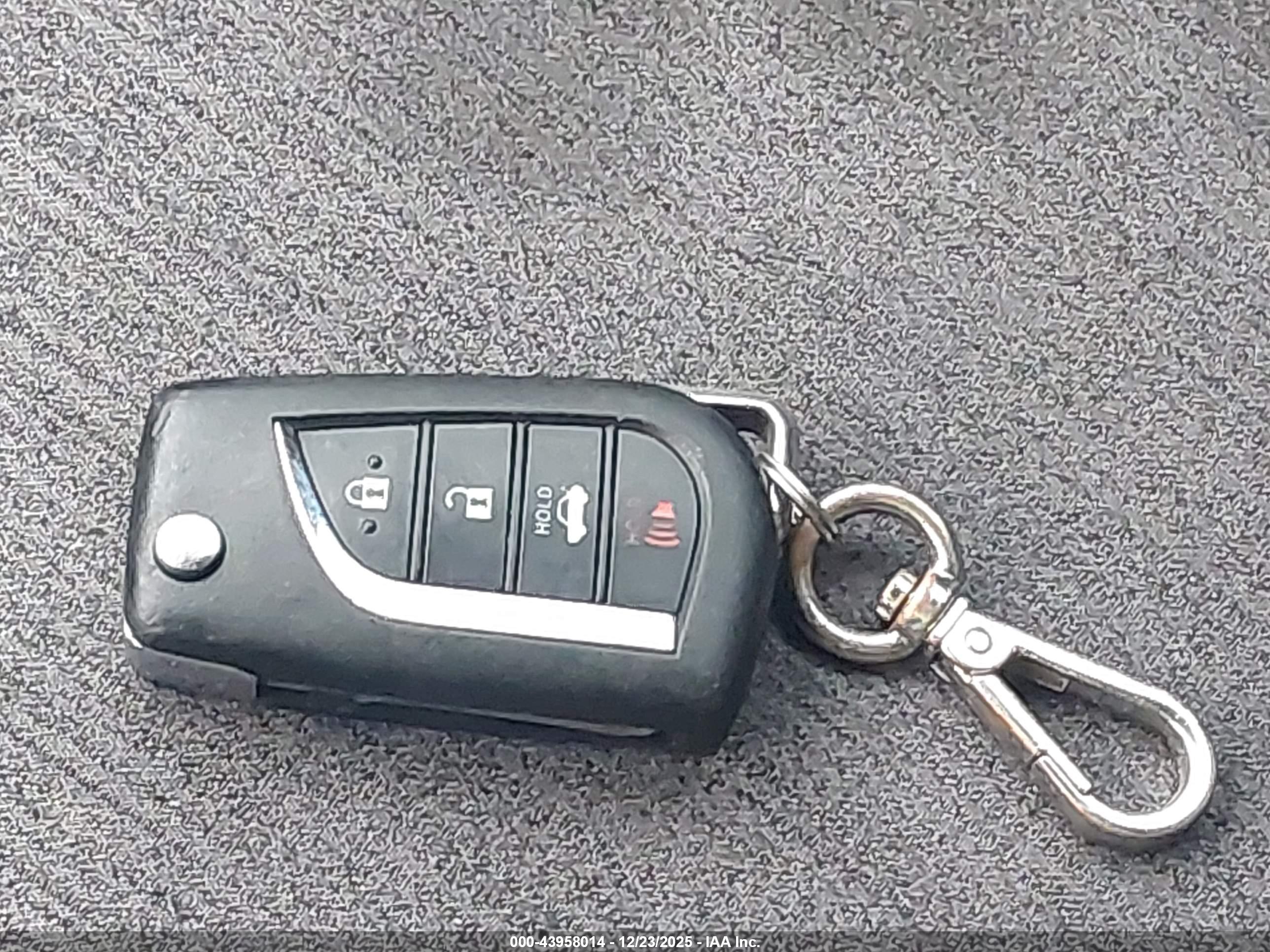 TOYOTA CAMRY image 11