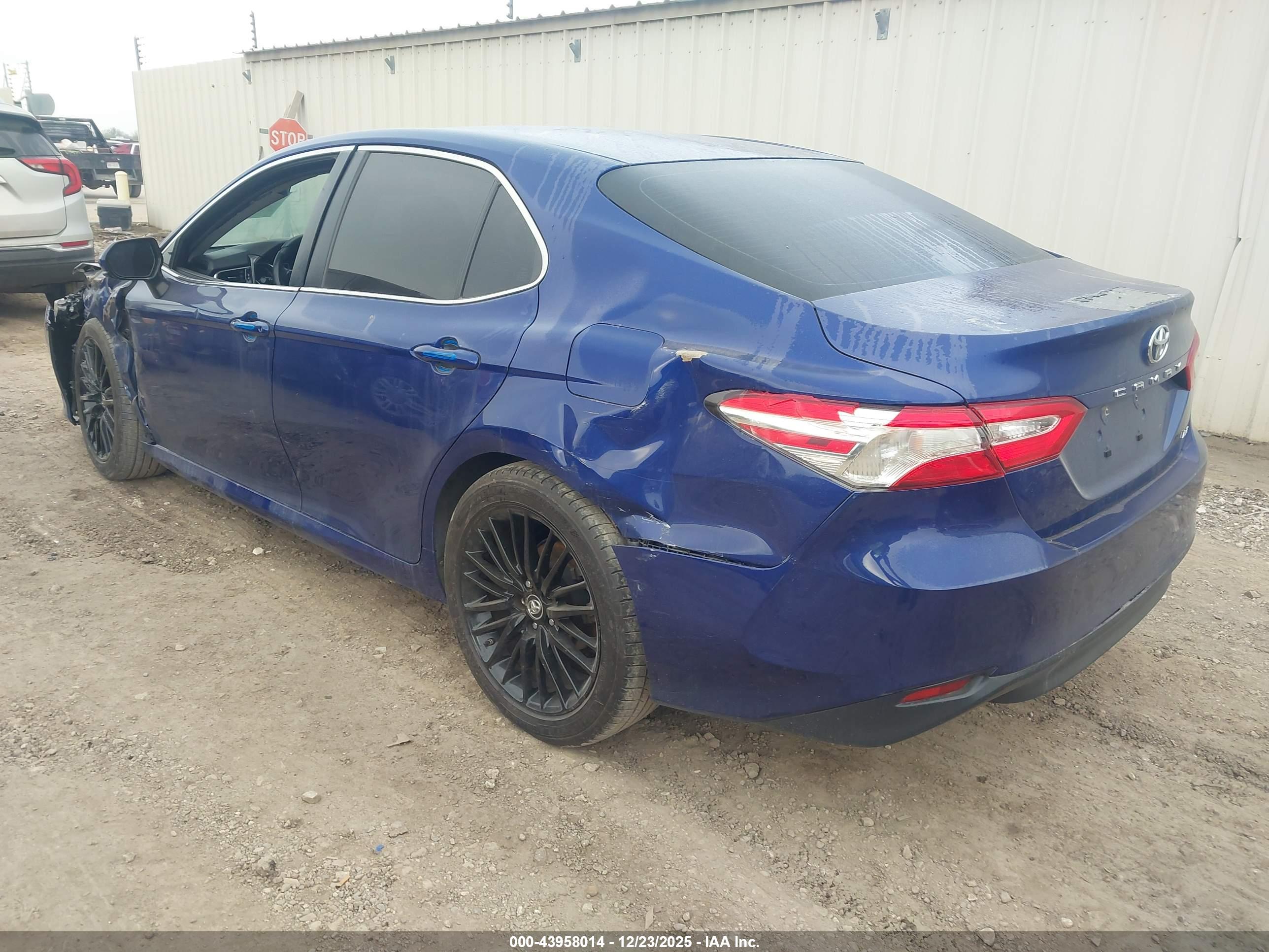 TOYOTA CAMRY image 3