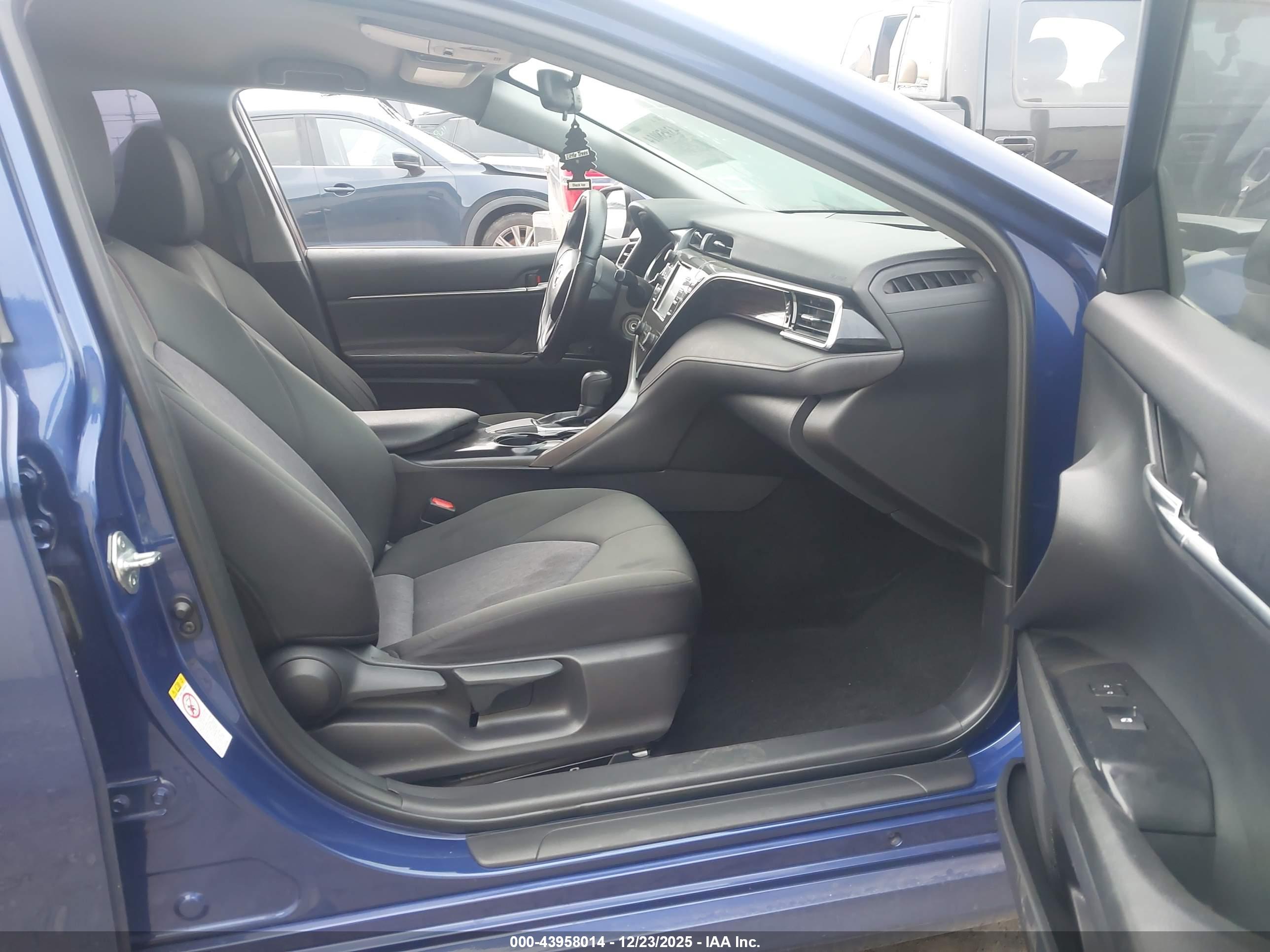 TOYOTA CAMRY image 5