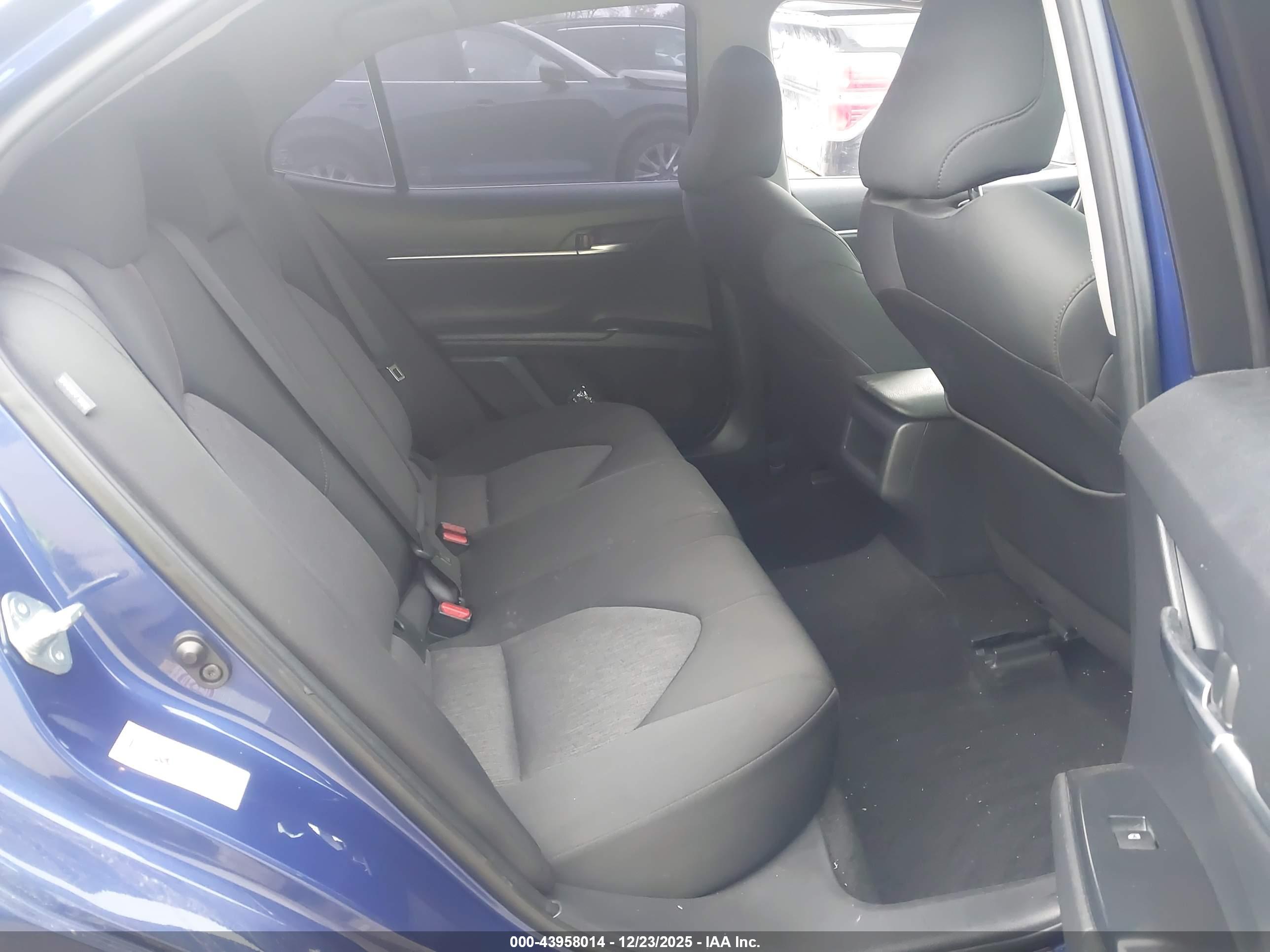 TOYOTA CAMRY image 8