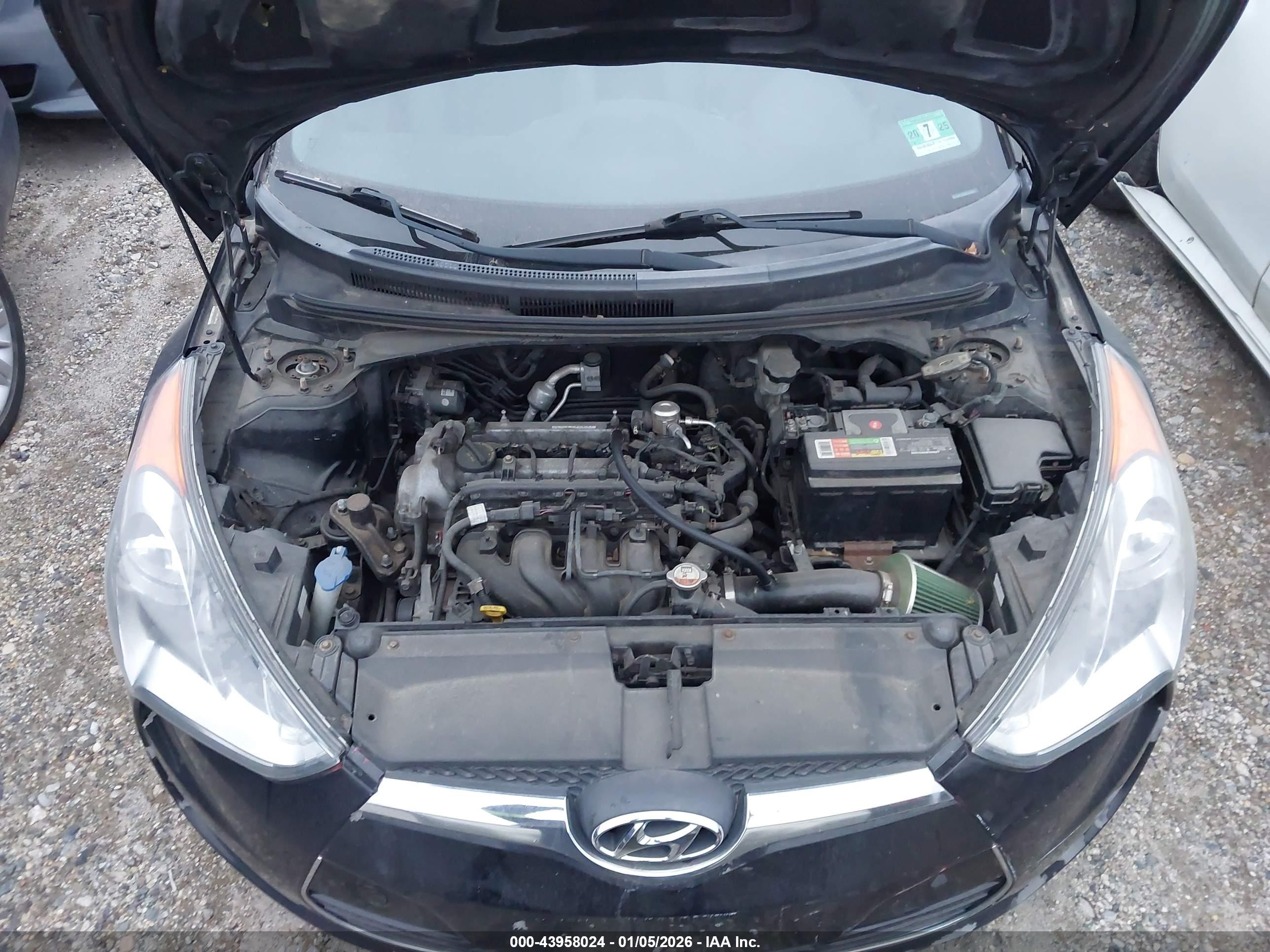 HYUNDAI VELOSTER image 10
