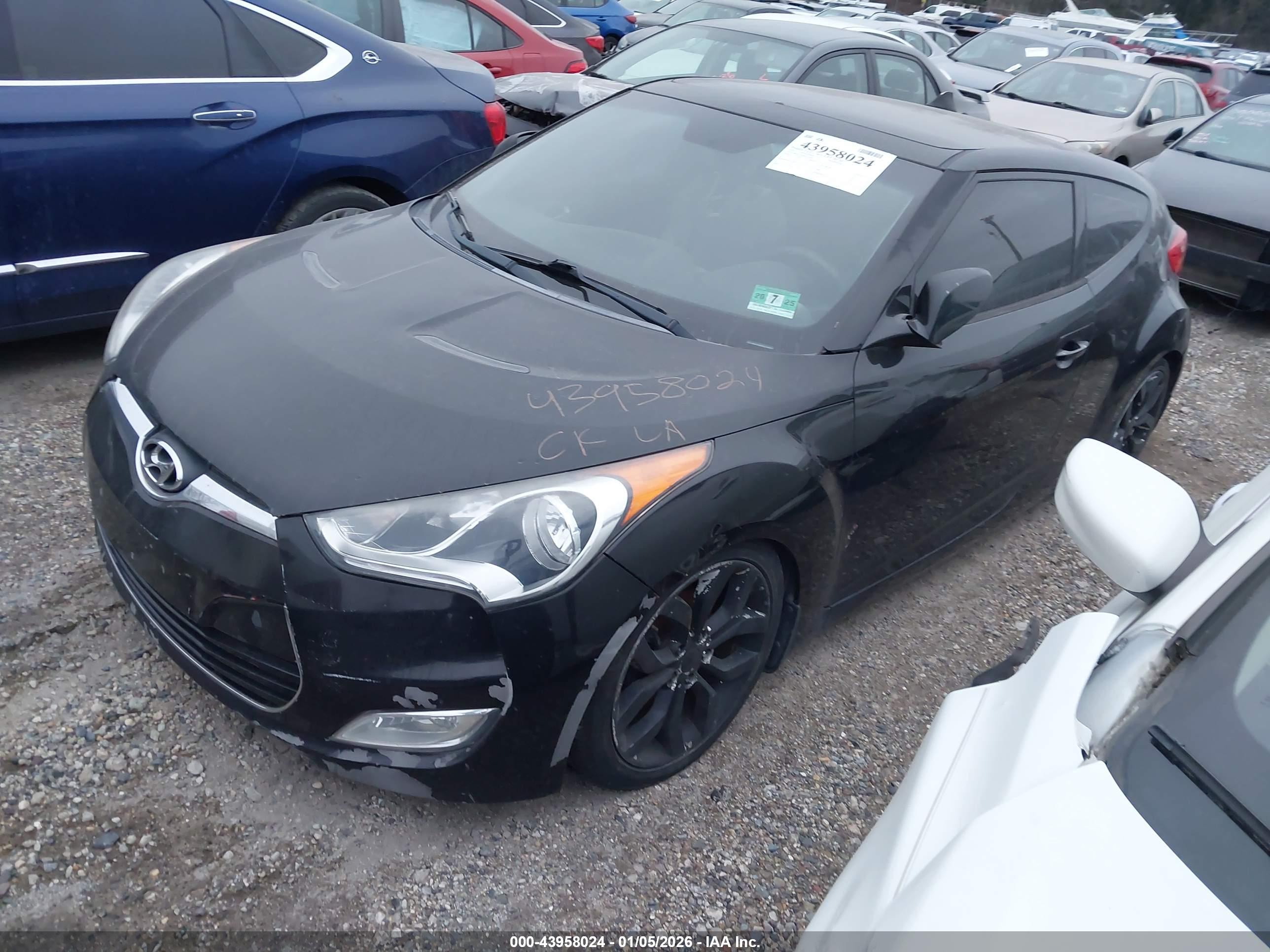 HYUNDAI VELOSTER image 2