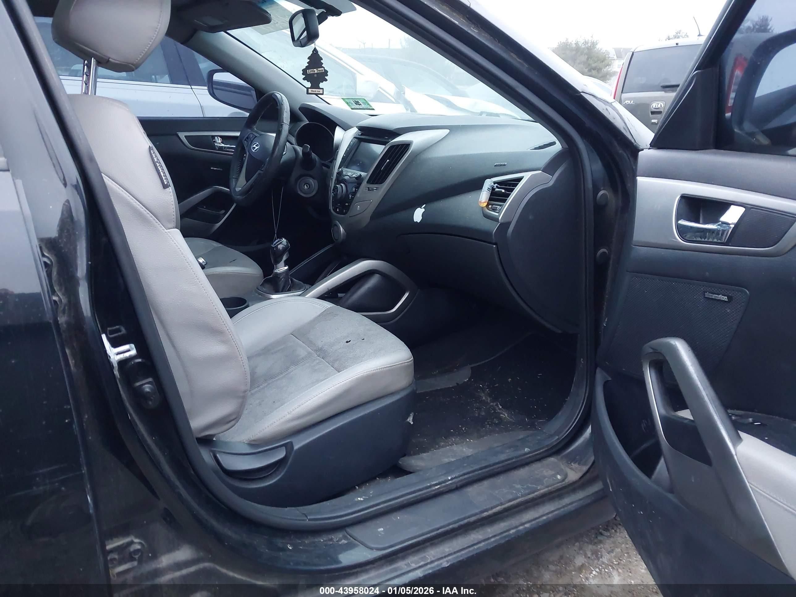 HYUNDAI VELOSTER image 5