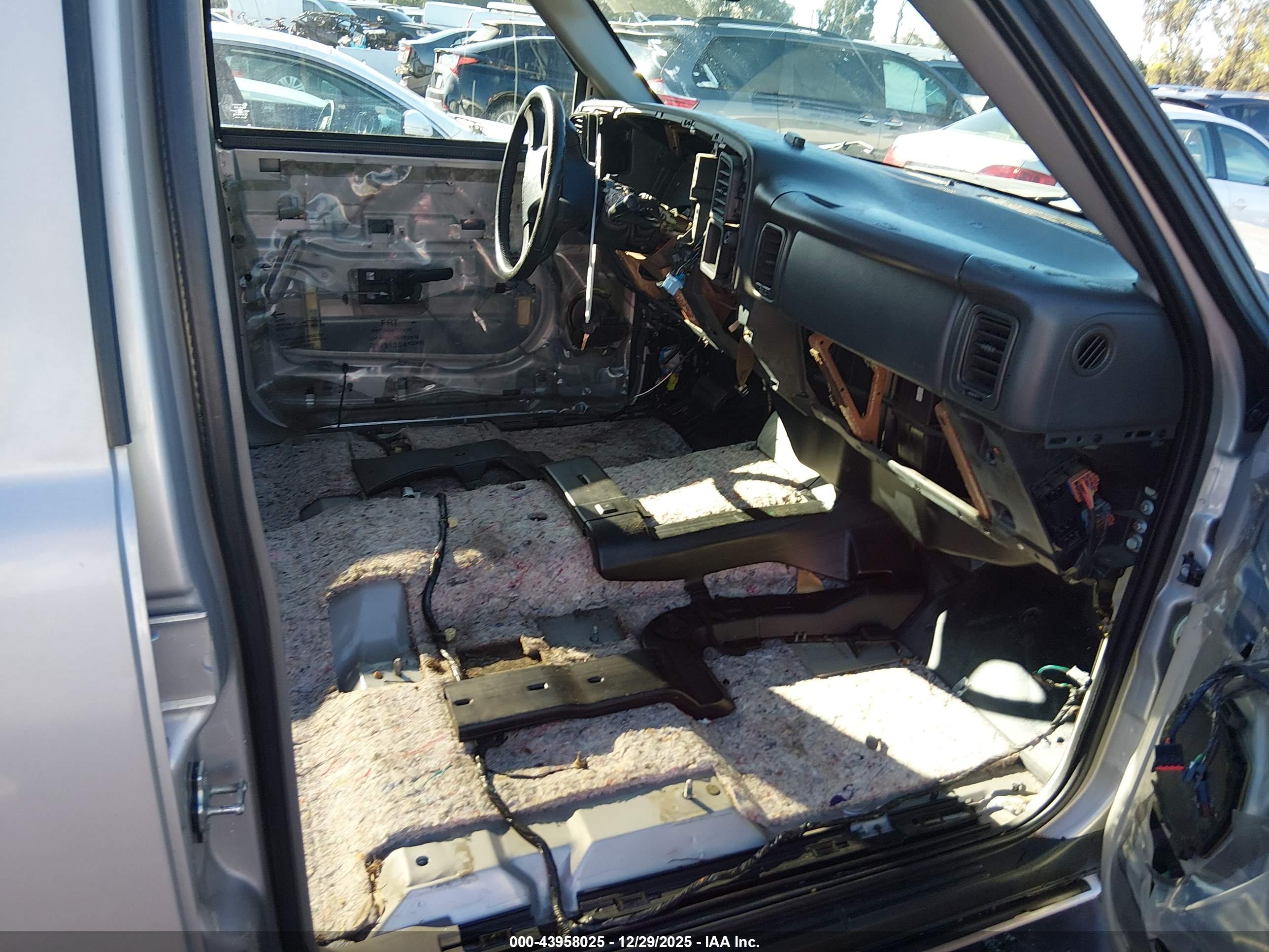 CHEVROLET TAHOE image 5