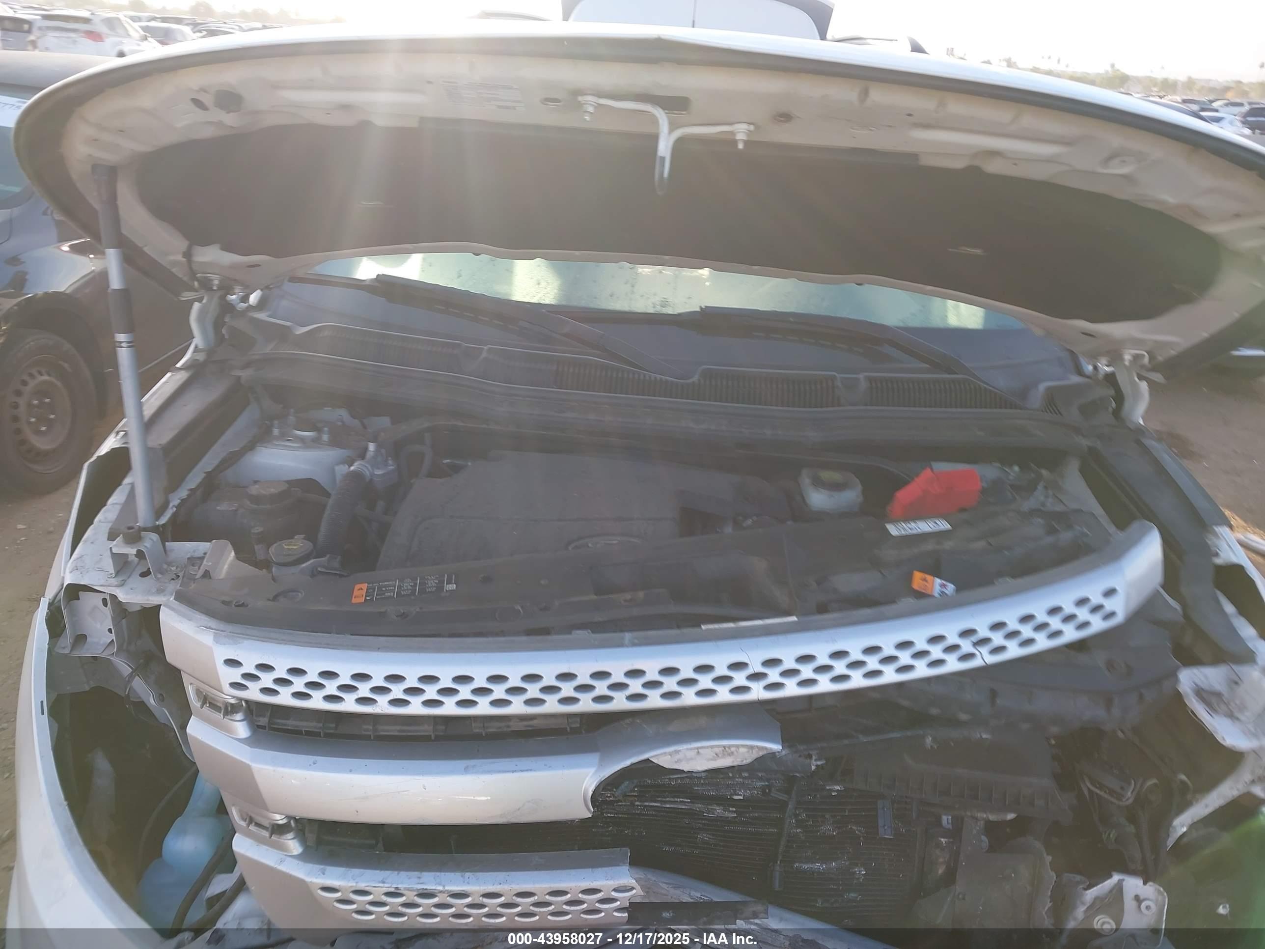 FORD EXPLORER image 10