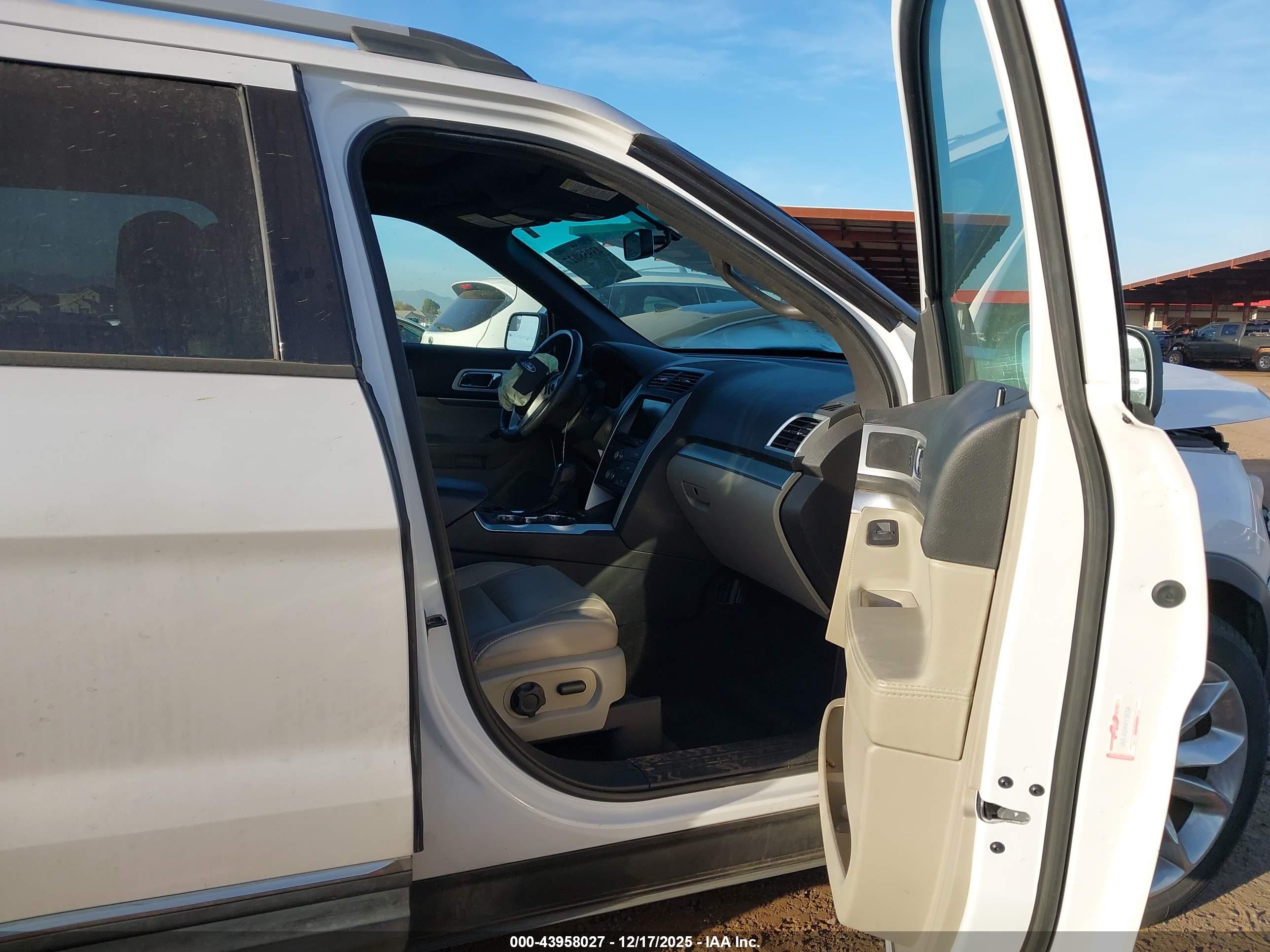 FORD EXPLORER image 5