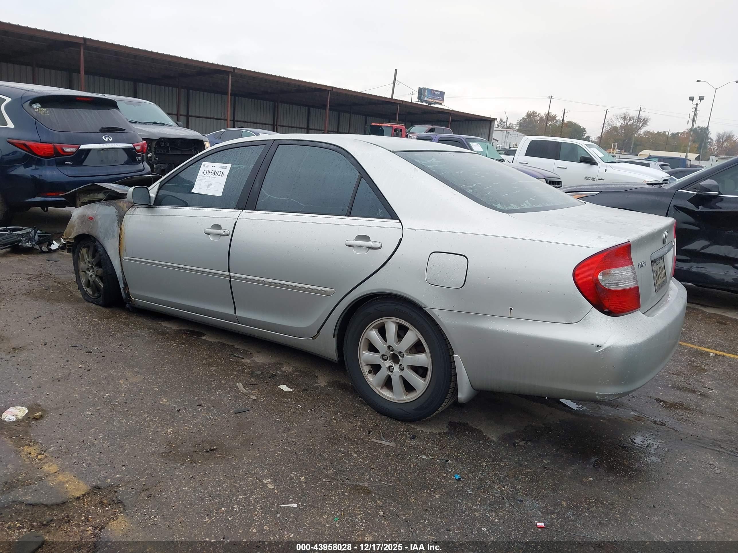 TOYOTA CAMRY image 3