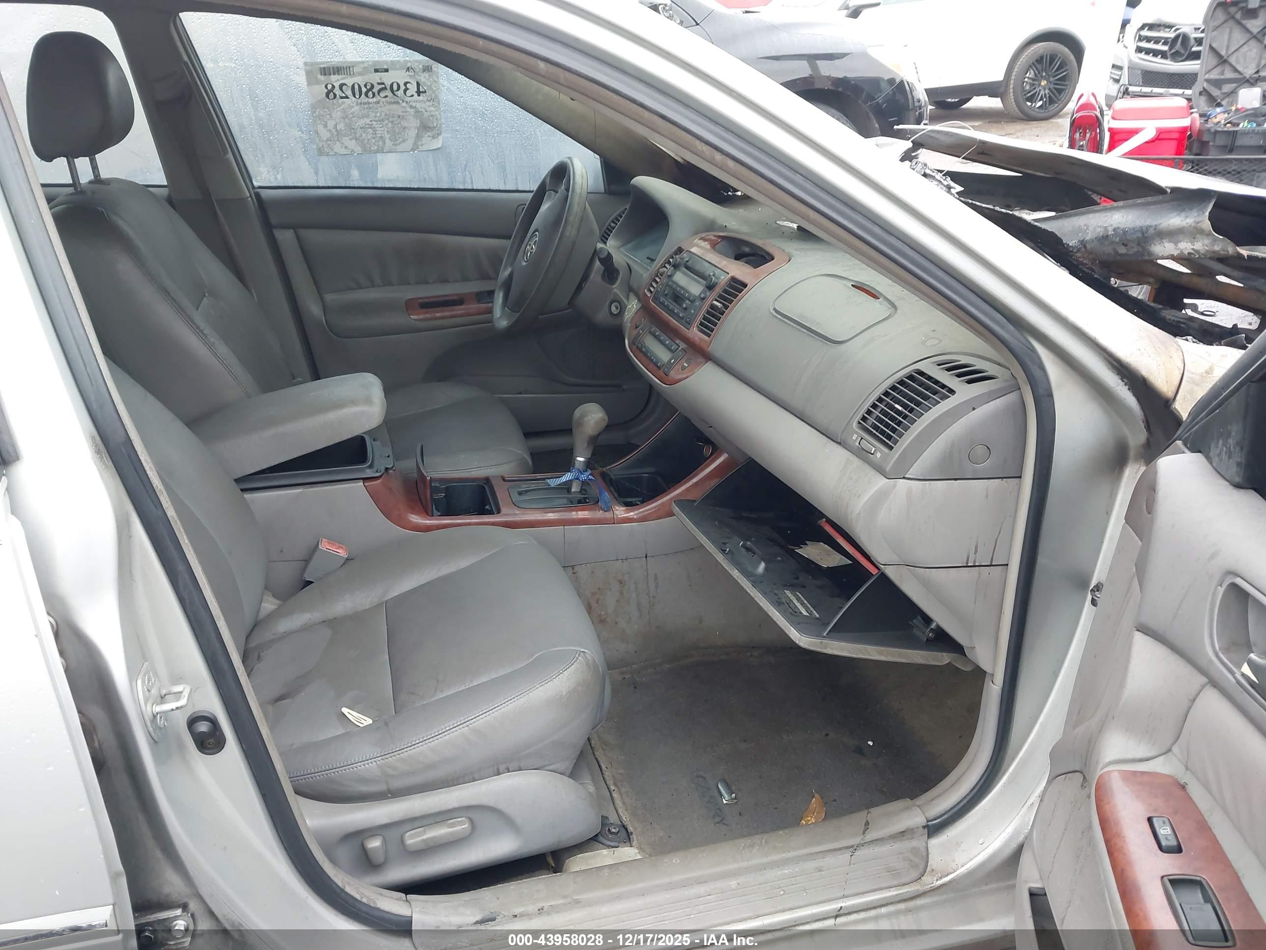 TOYOTA CAMRY image 5