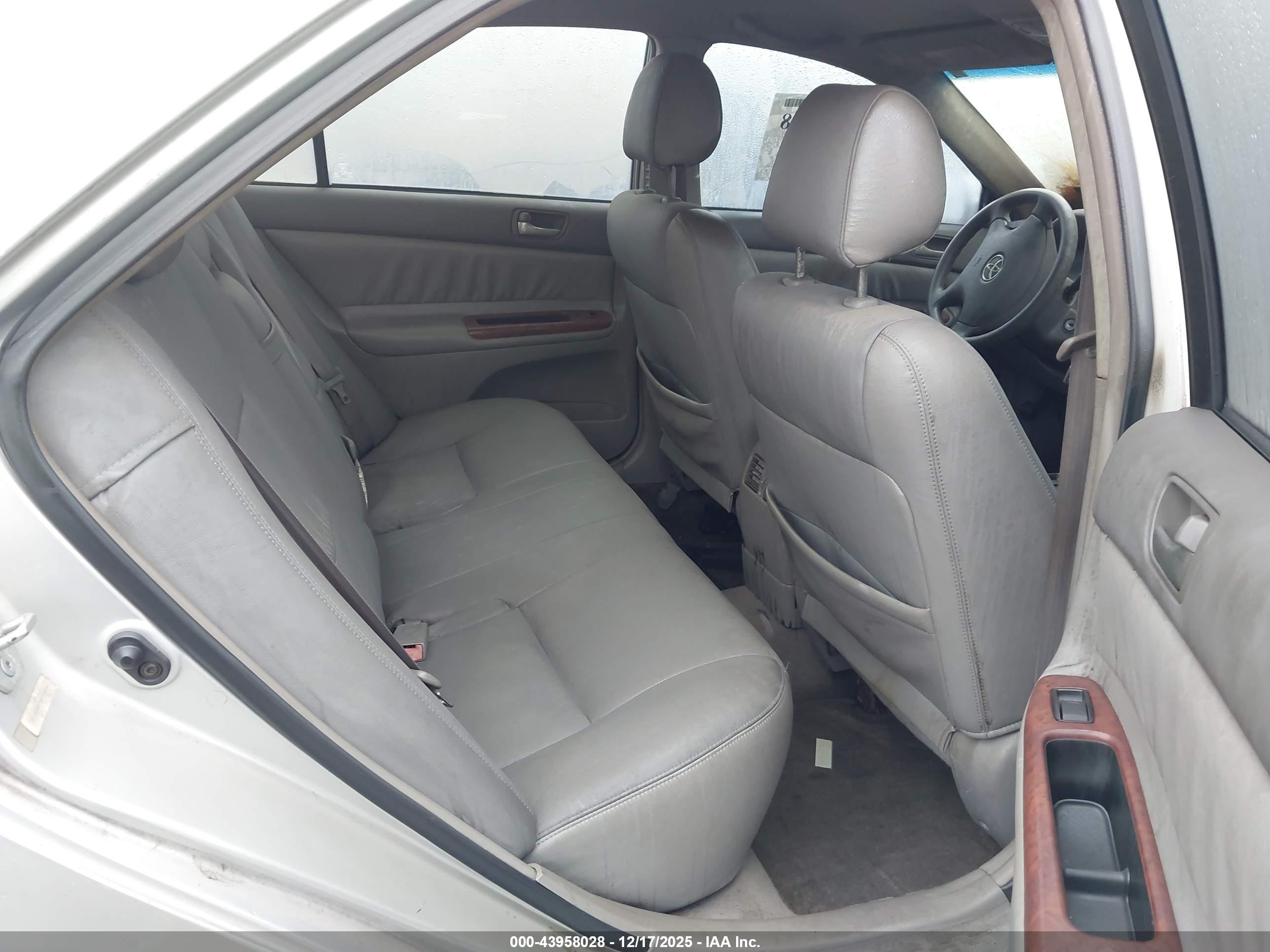 TOYOTA CAMRY image 8