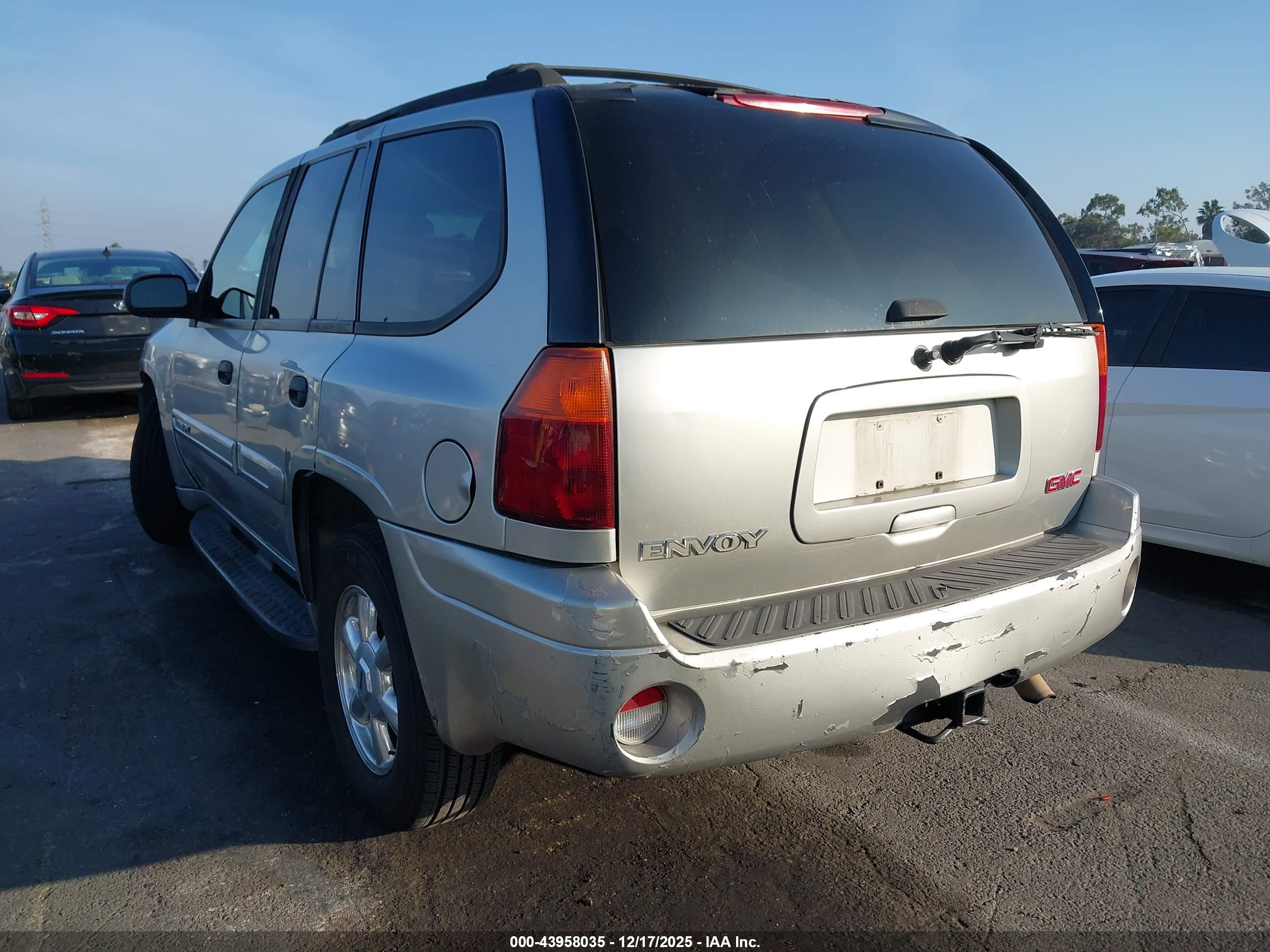 GMC ENVOY image 3