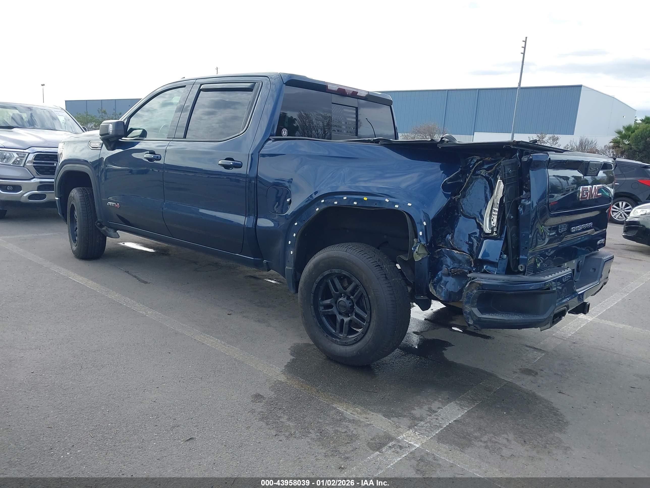 GMC SIERRA image 3