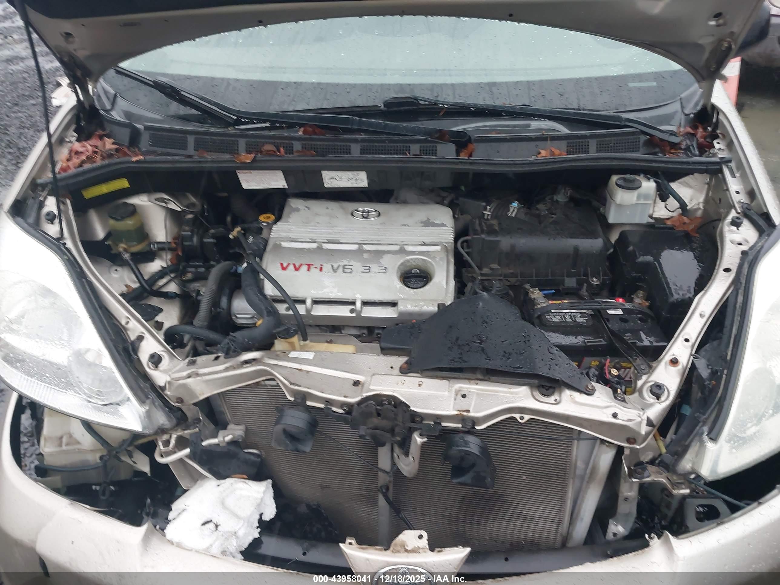 TOYOTA SIENNA image 10