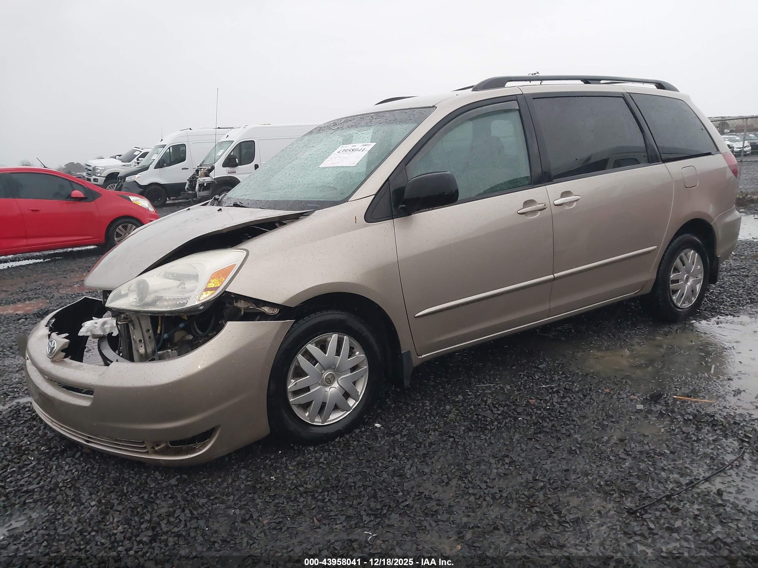 TOYOTA SIENNA image 2