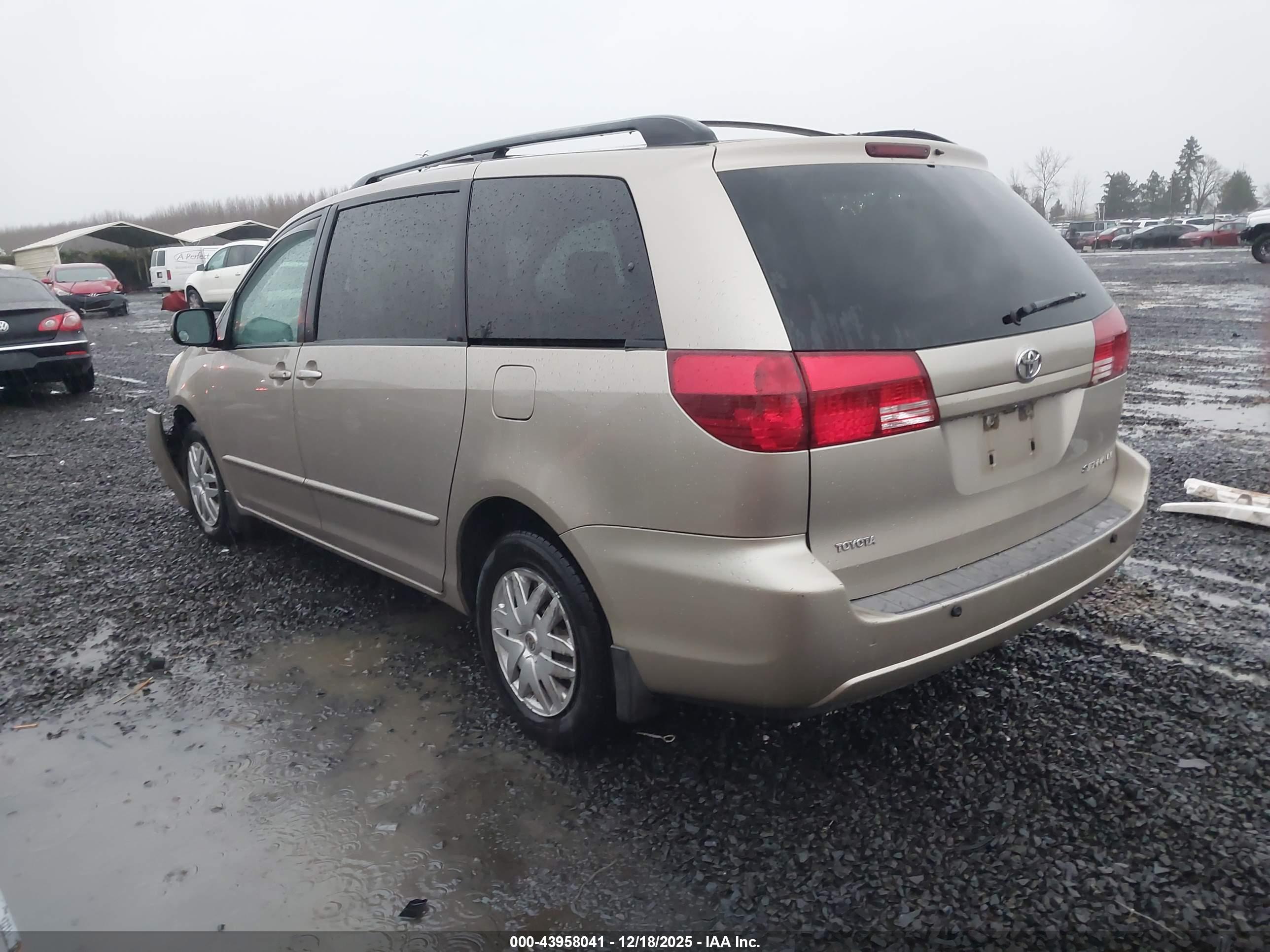 TOYOTA SIENNA image 3