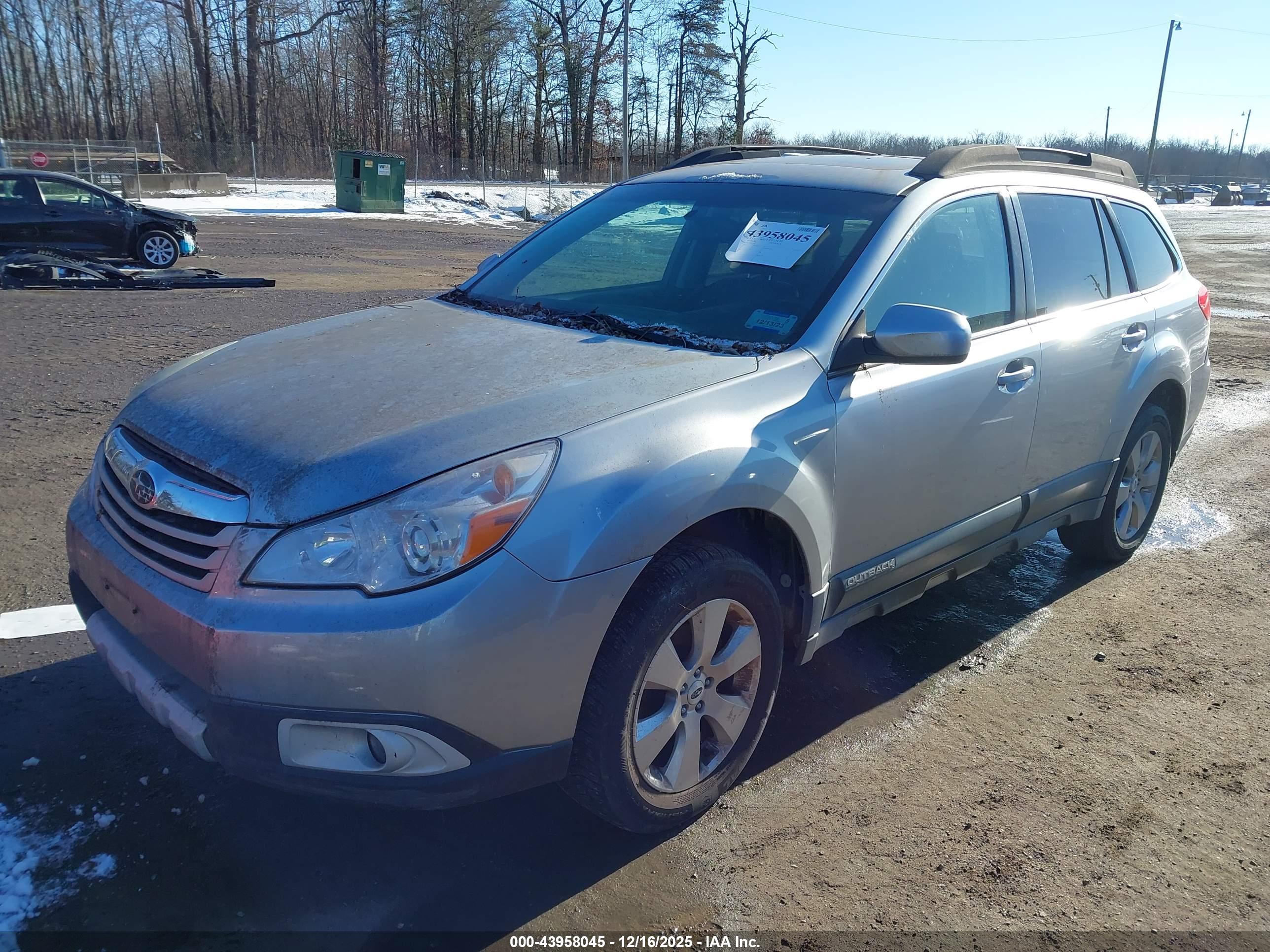 SUBARU OUTBACK image 2