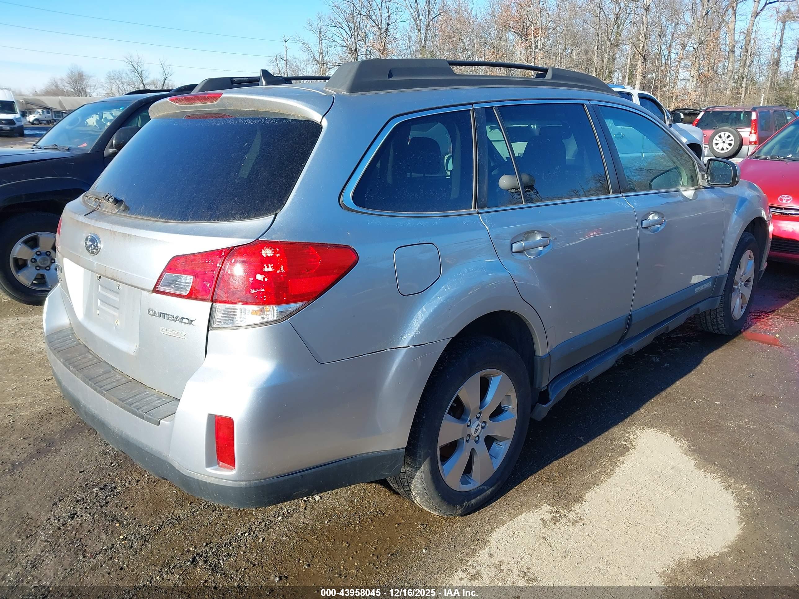 SUBARU OUTBACK image 4