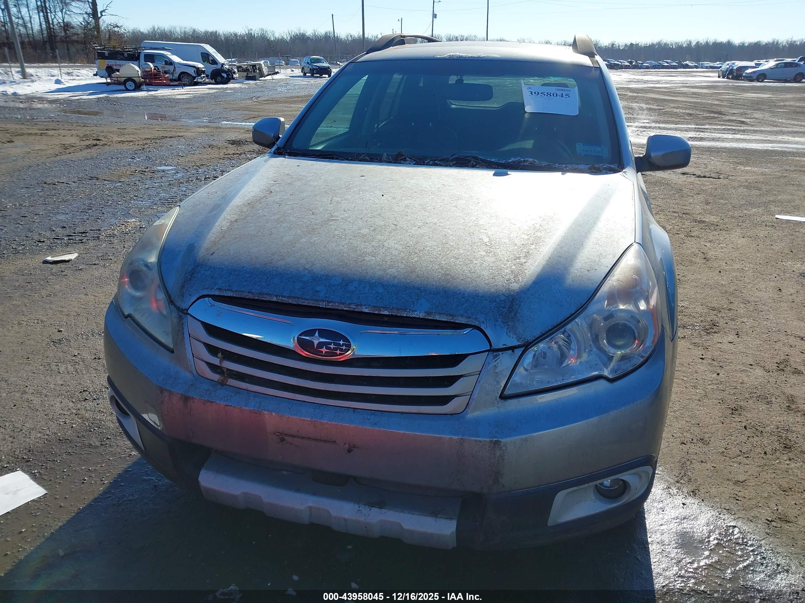 SUBARU OUTBACK image 6