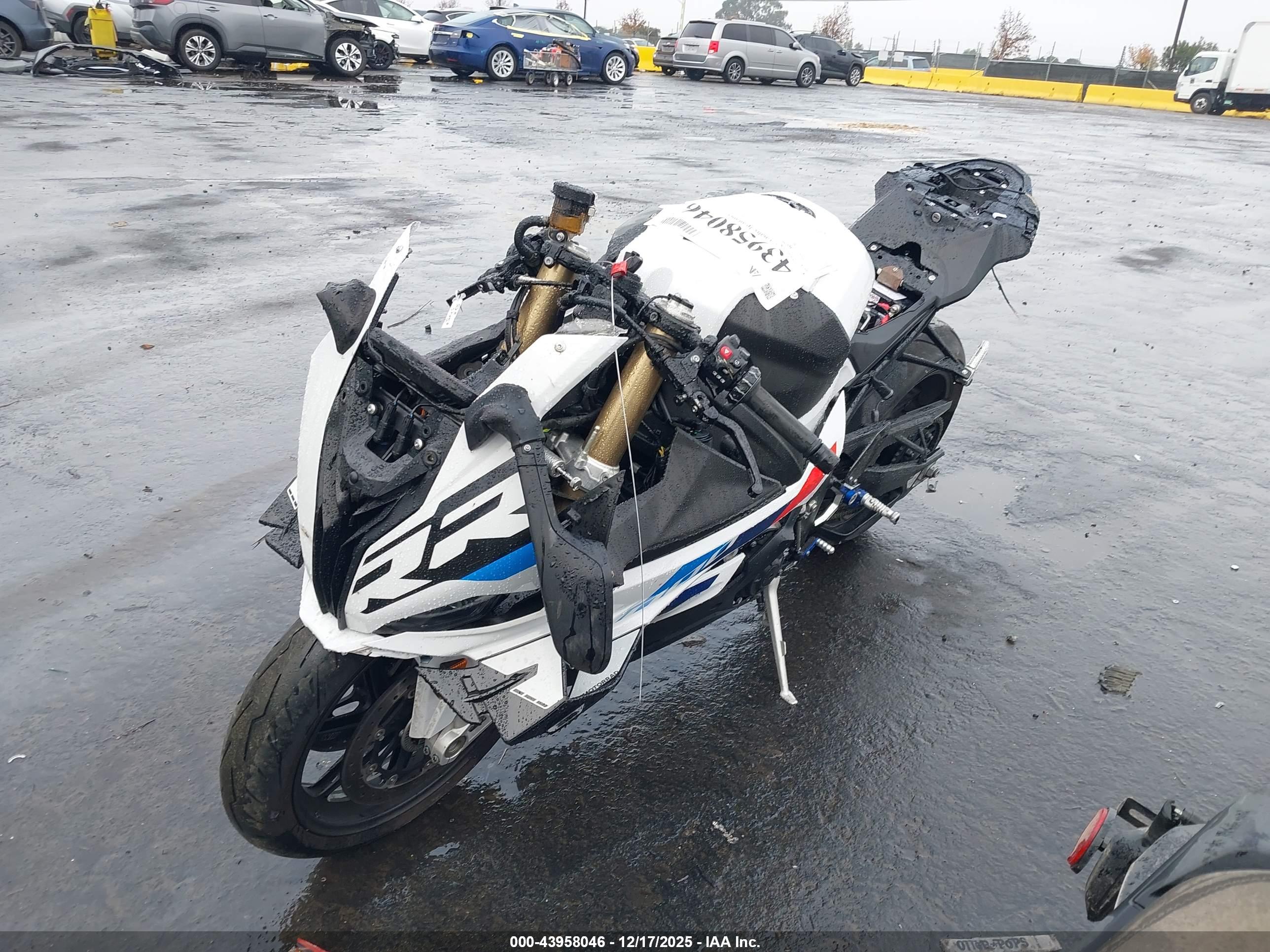 BMW S image 2