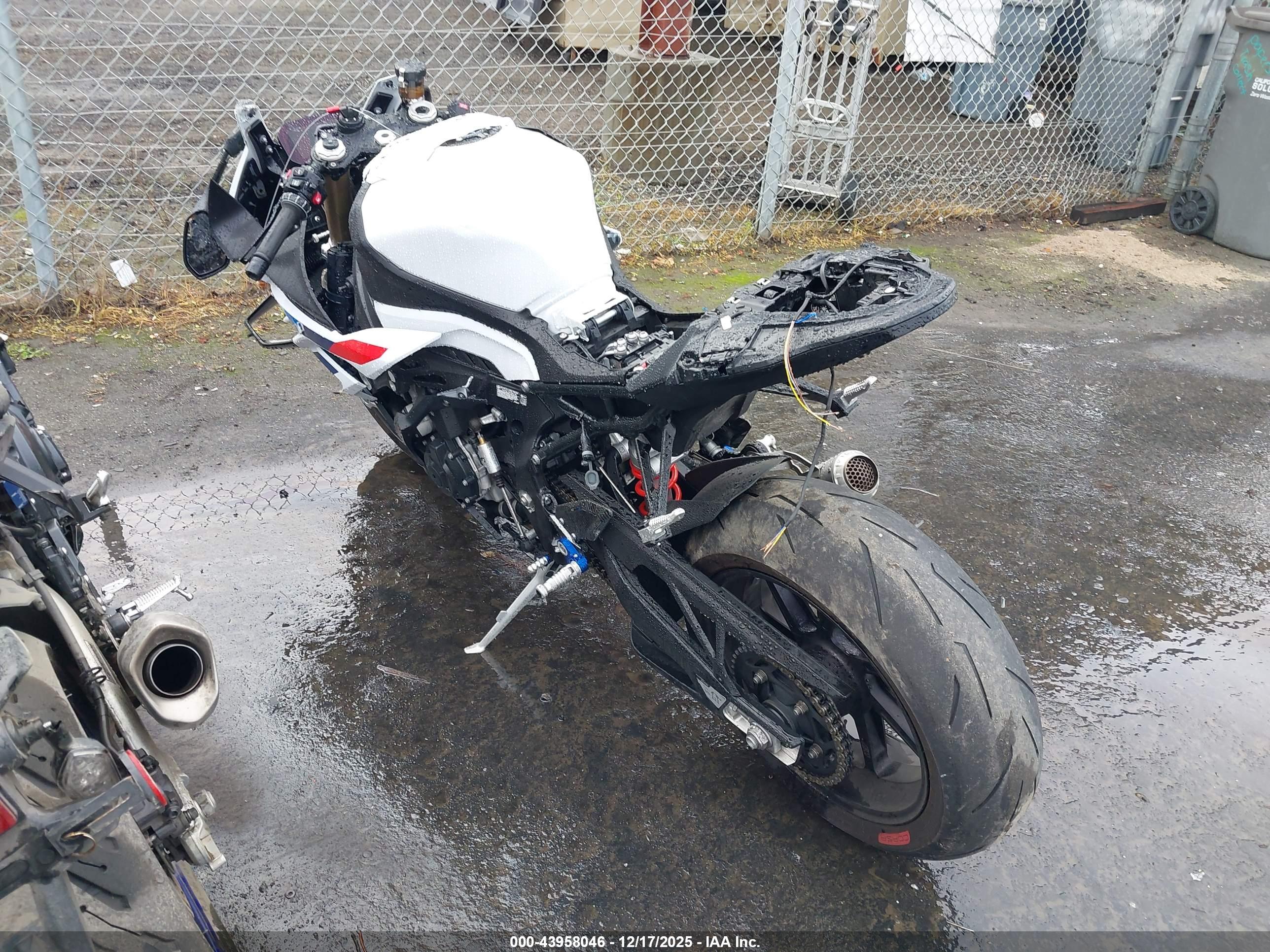 BMW S image 3