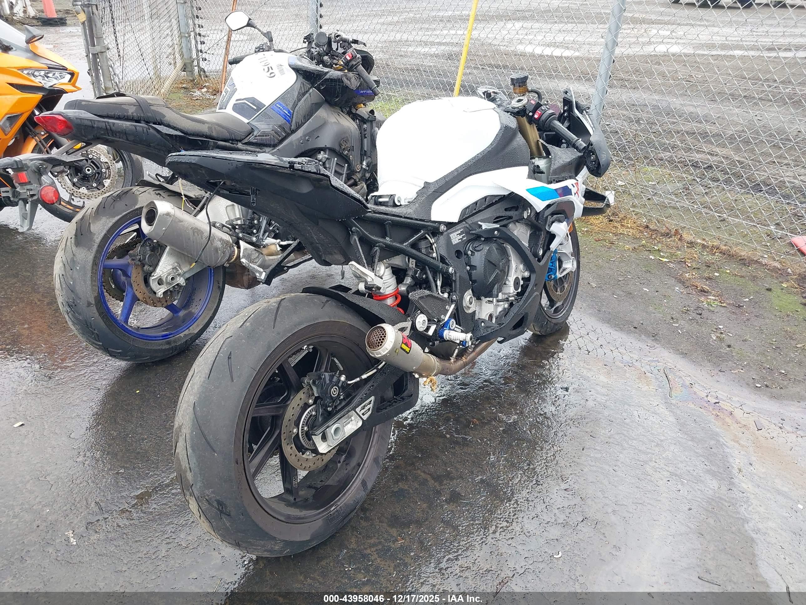 BMW S image 4