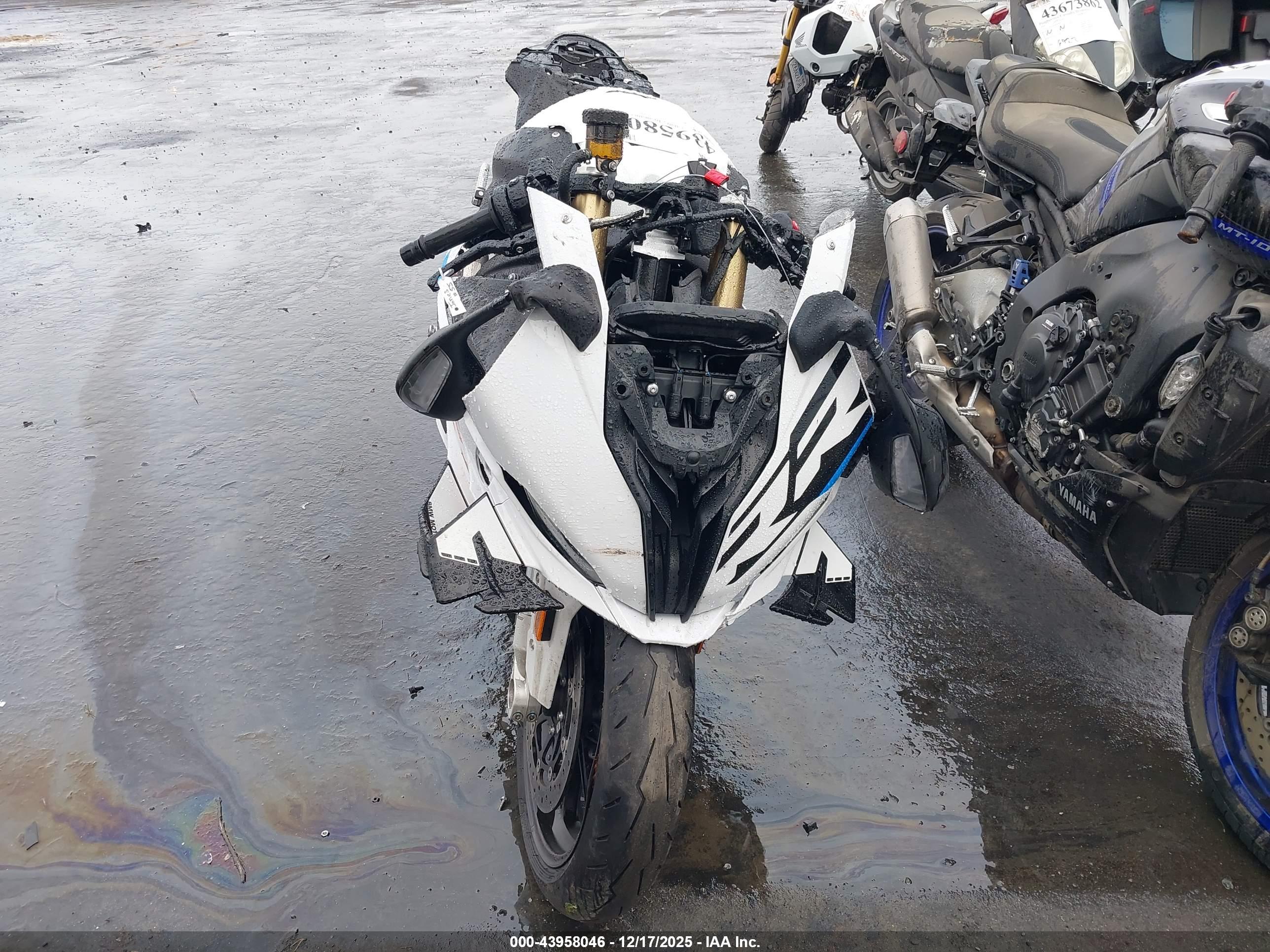 BMW S image 5