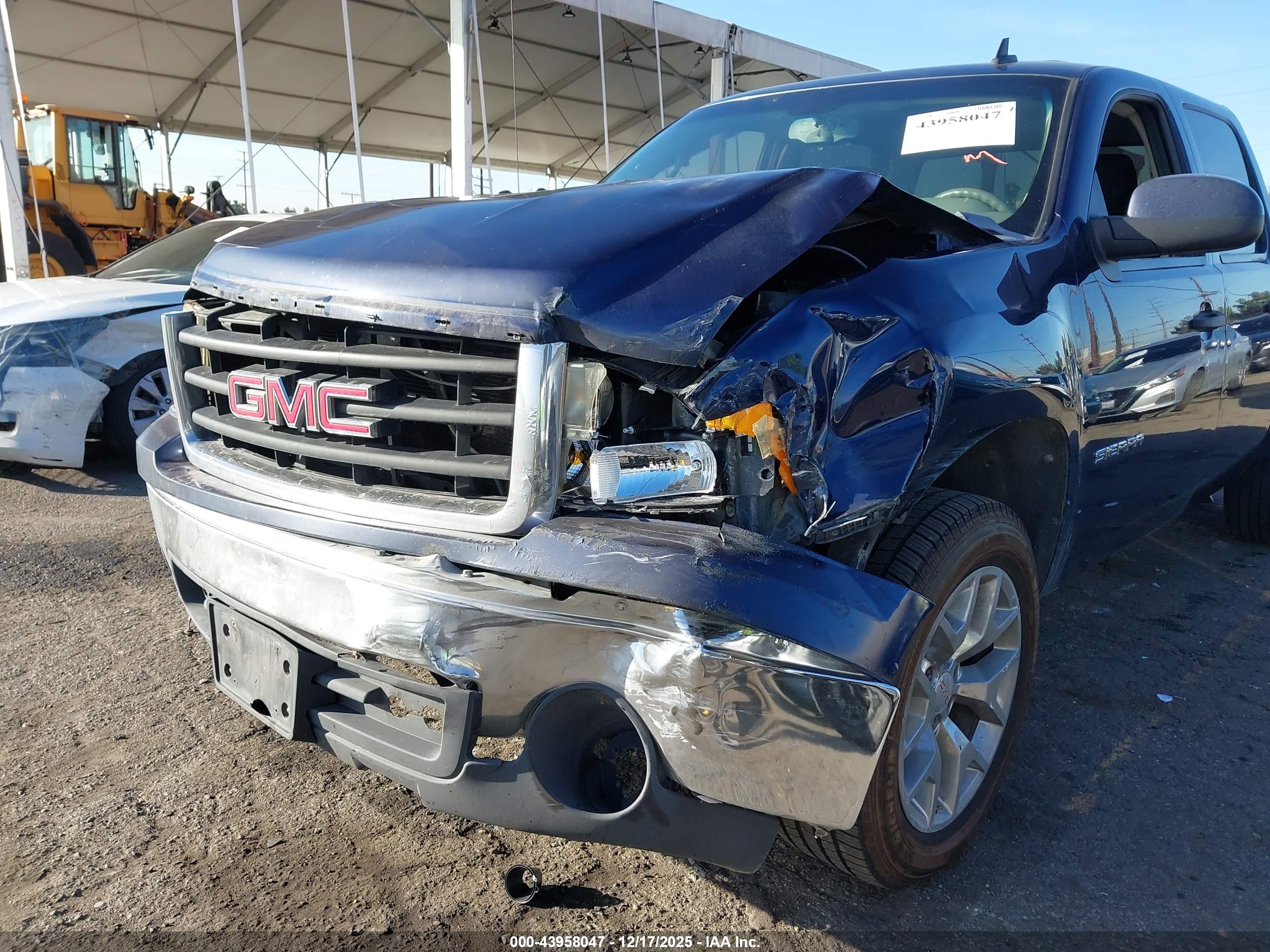 GMC SIERRA image 6