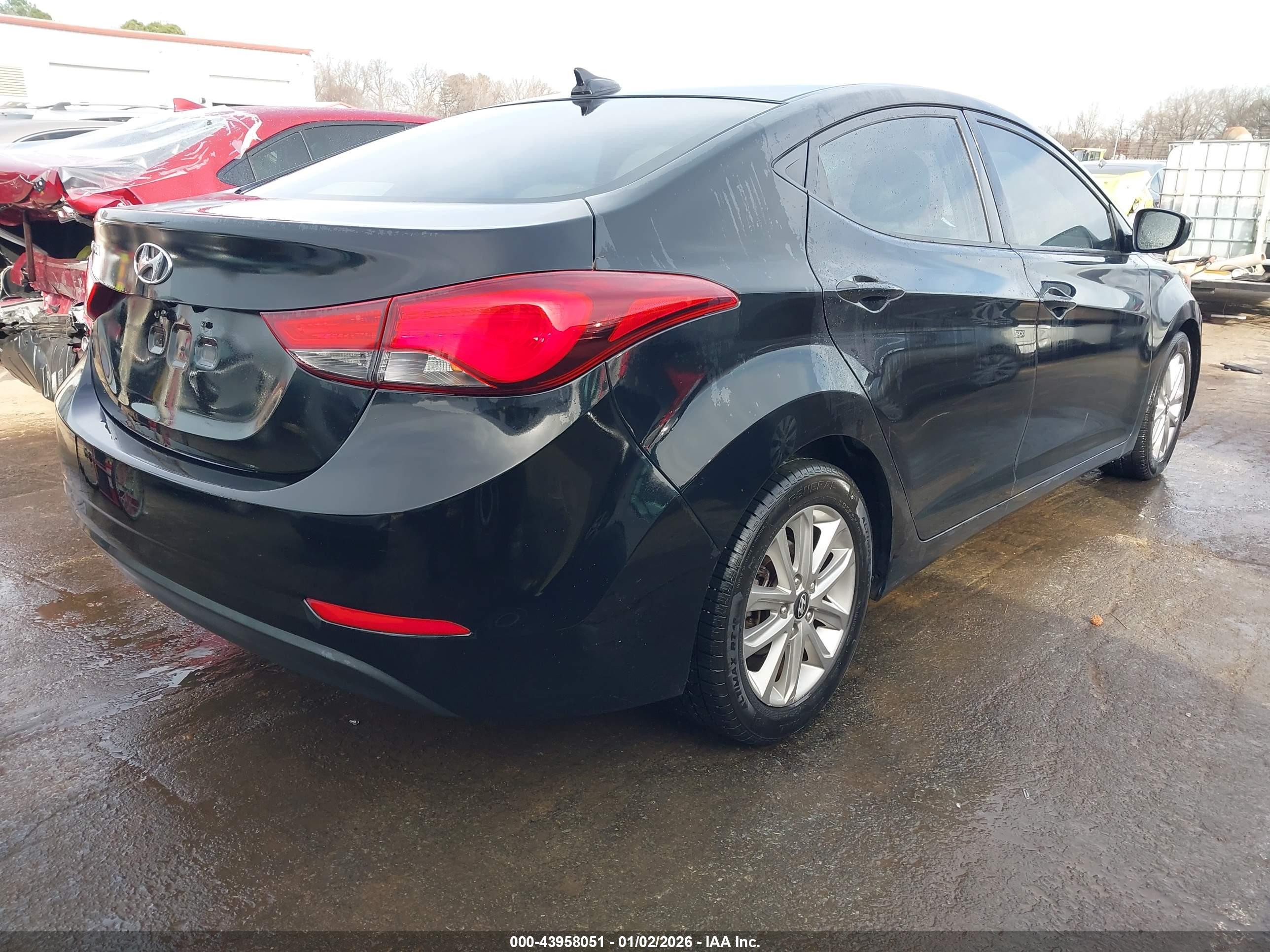 HYUNDAI ELANTRA image 4