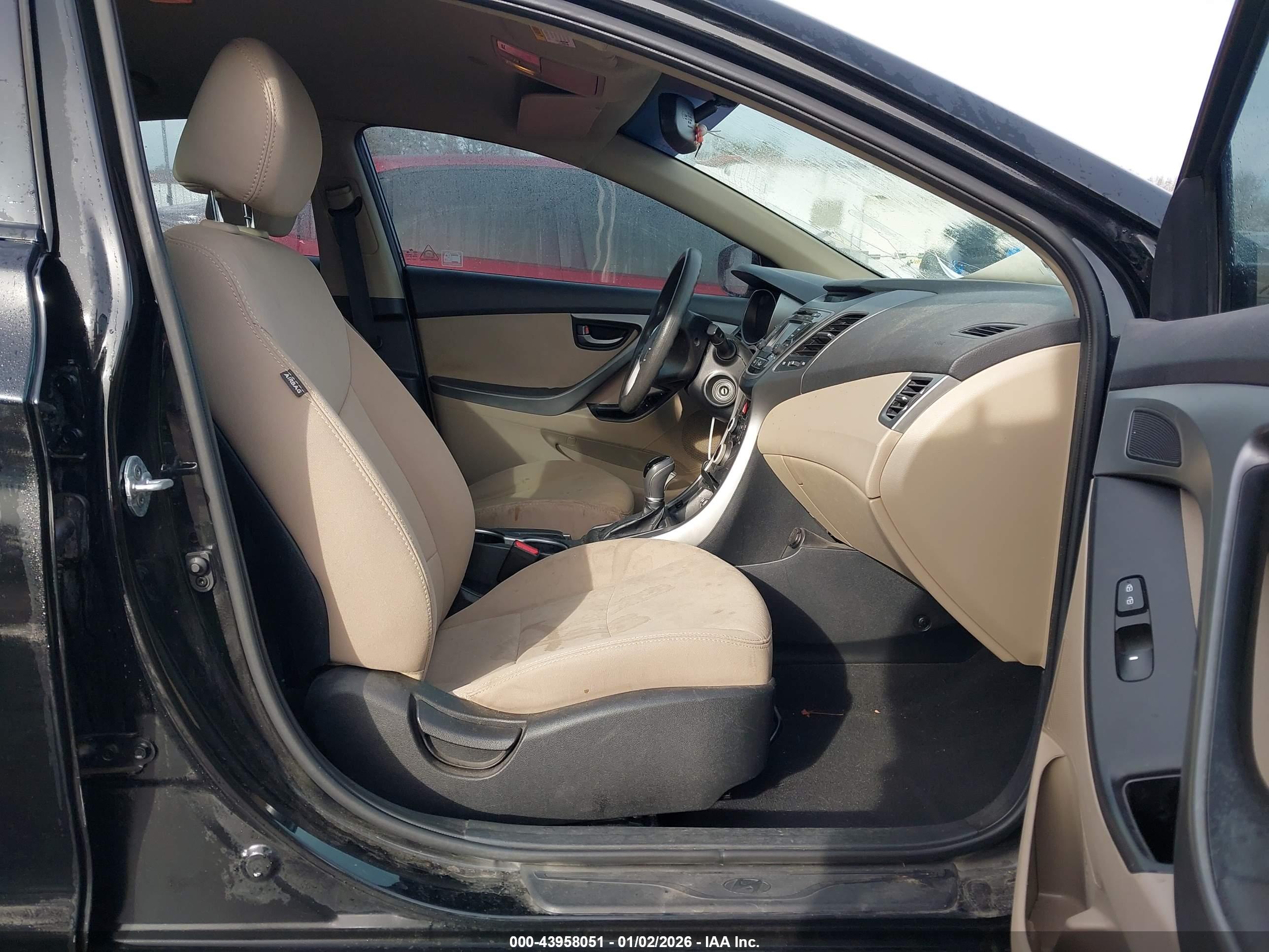 HYUNDAI ELANTRA image 5