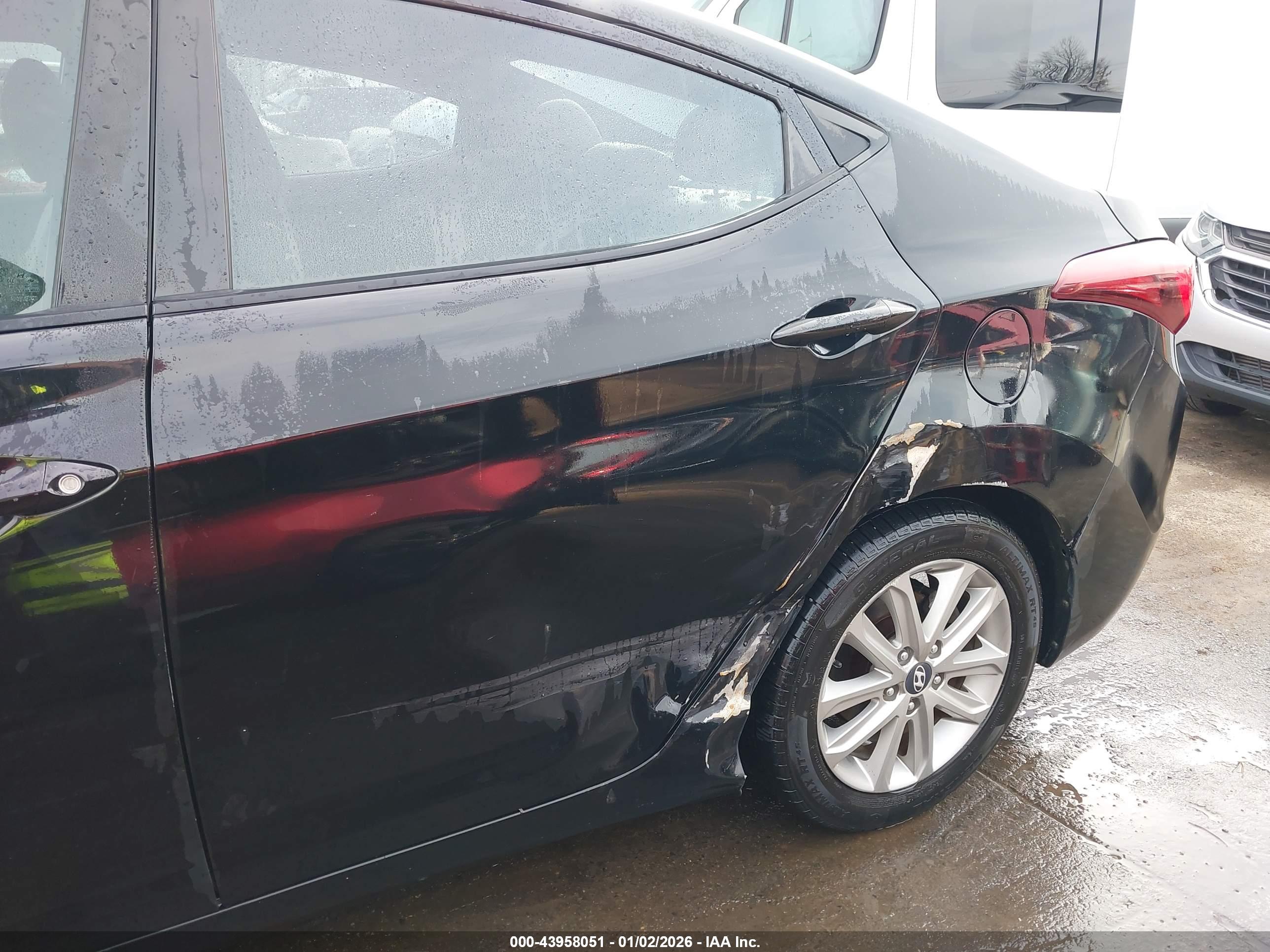 HYUNDAI ELANTRA image 6