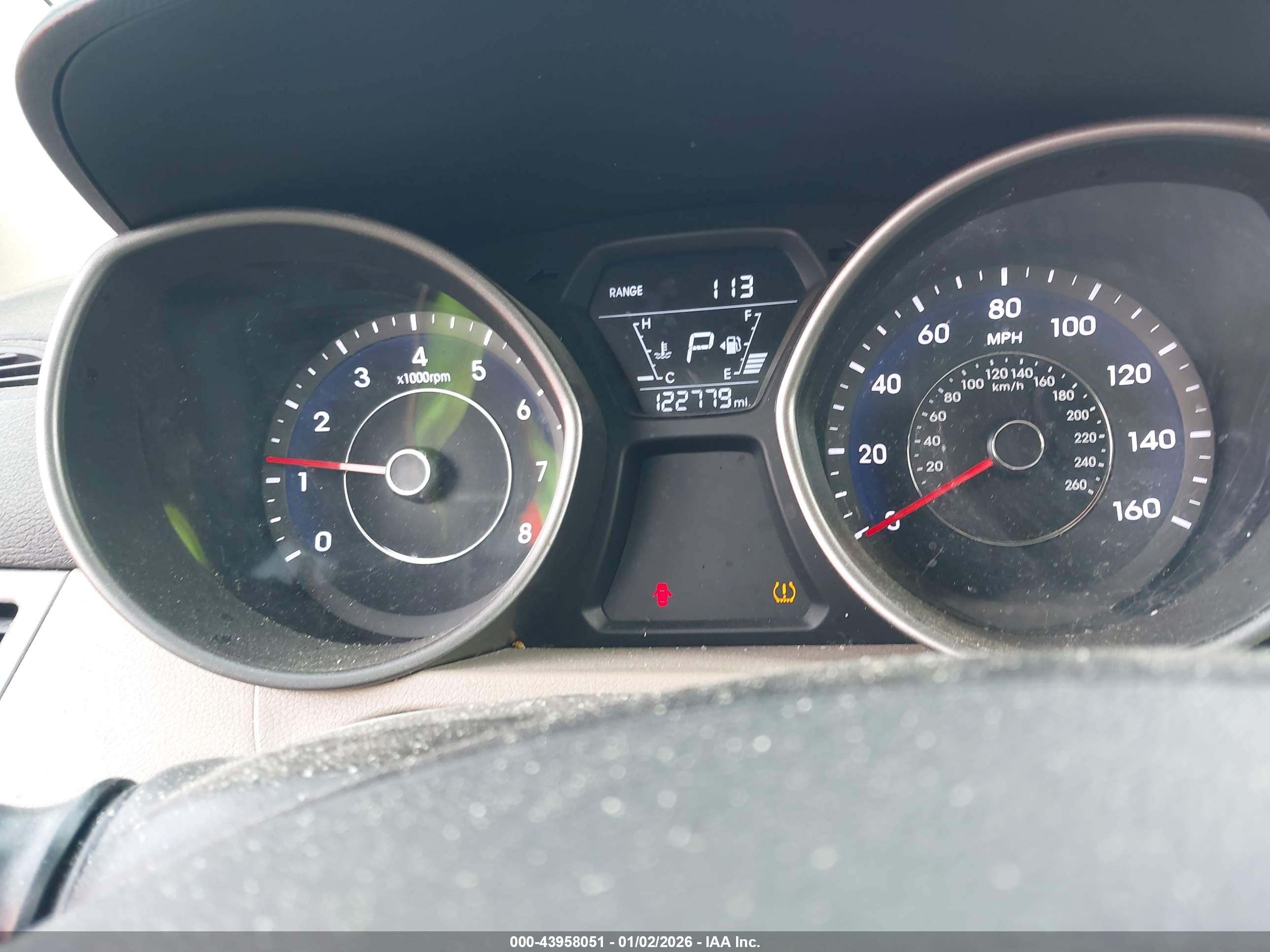 HYUNDAI ELANTRA image 7