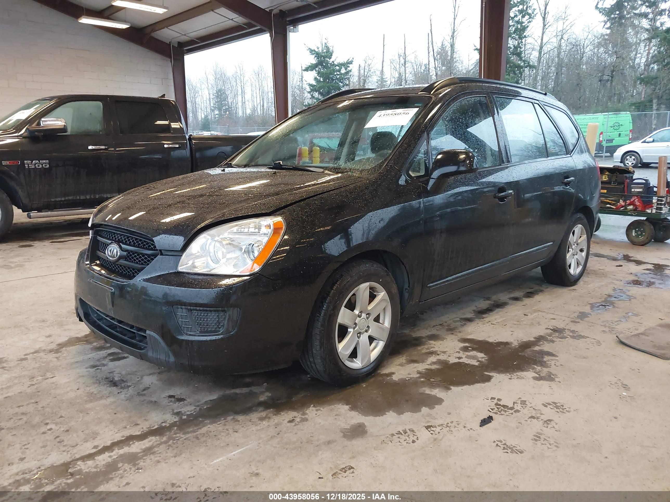 KIA RONDO image 2