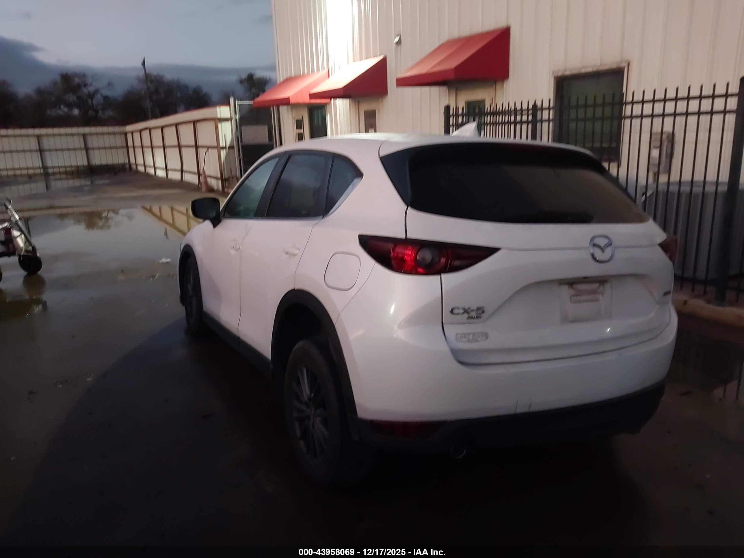 MAZDA CX-5 image 3