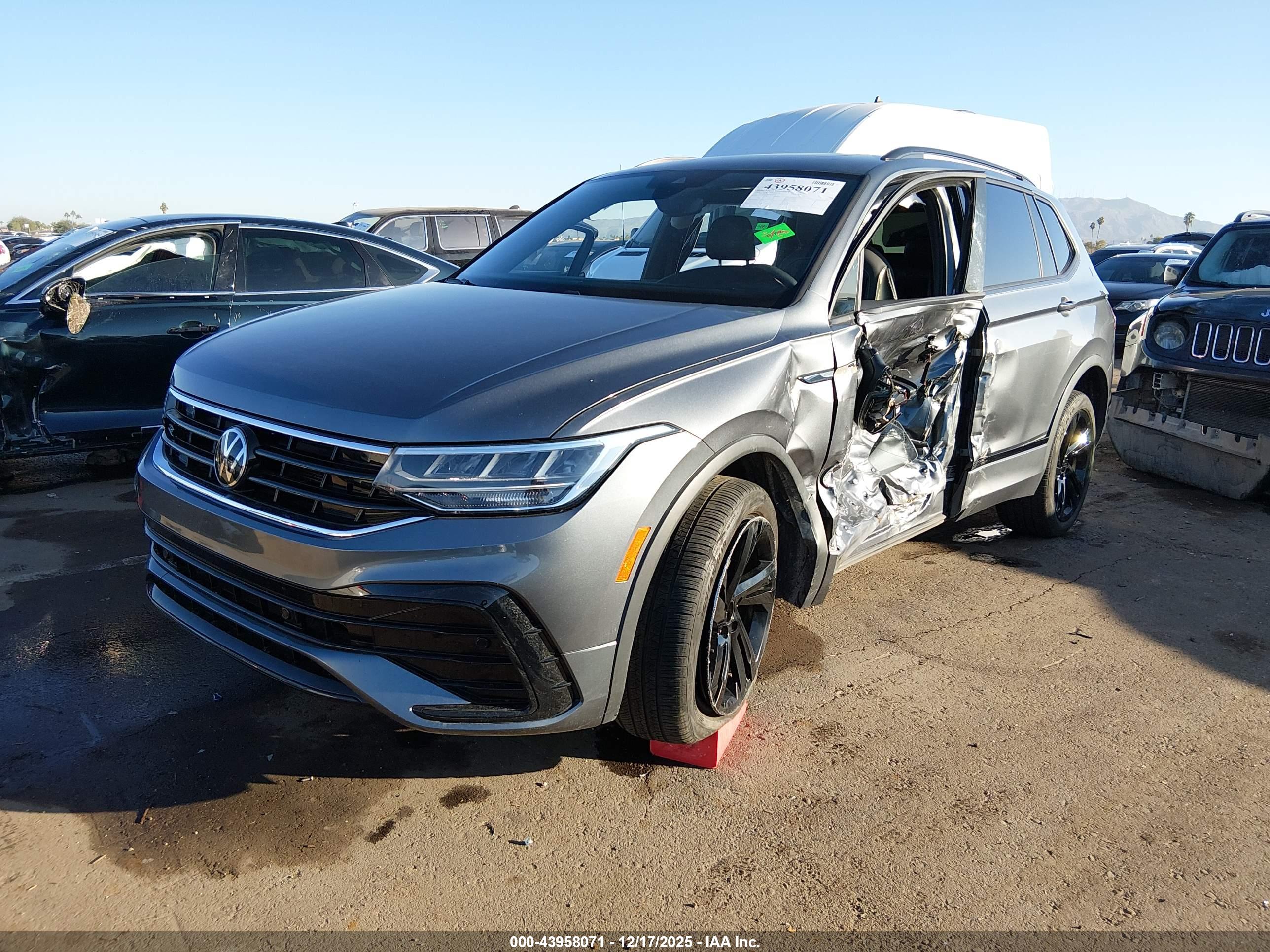 VOLKSWAGEN TIGUAN image 2