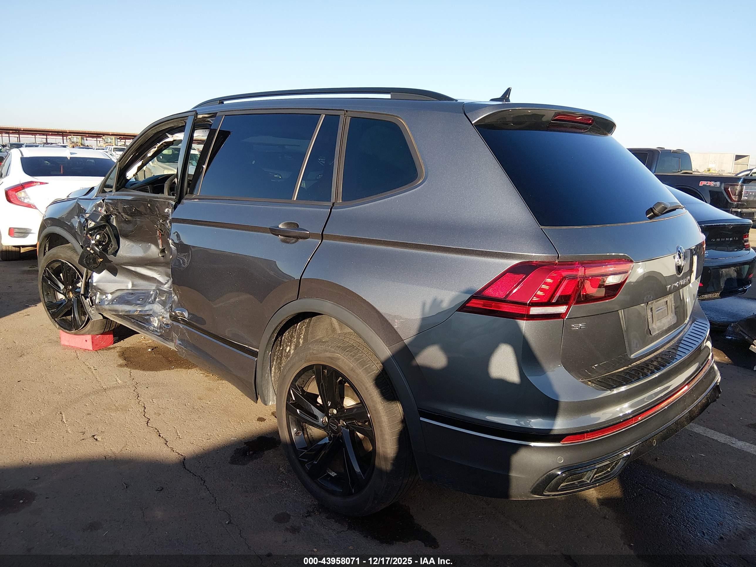 VOLKSWAGEN TIGUAN image 3