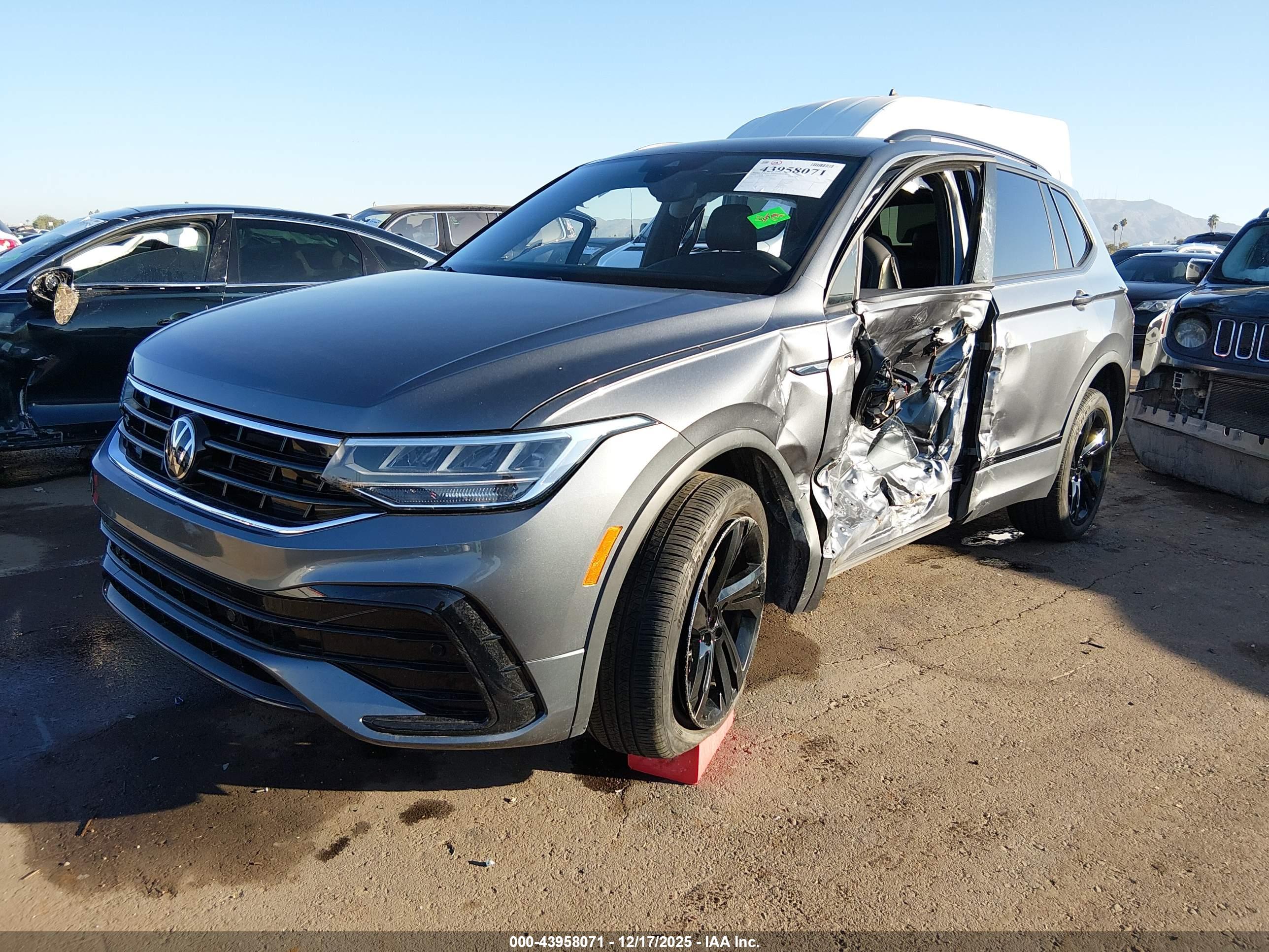 VOLKSWAGEN TIGUAN image 6