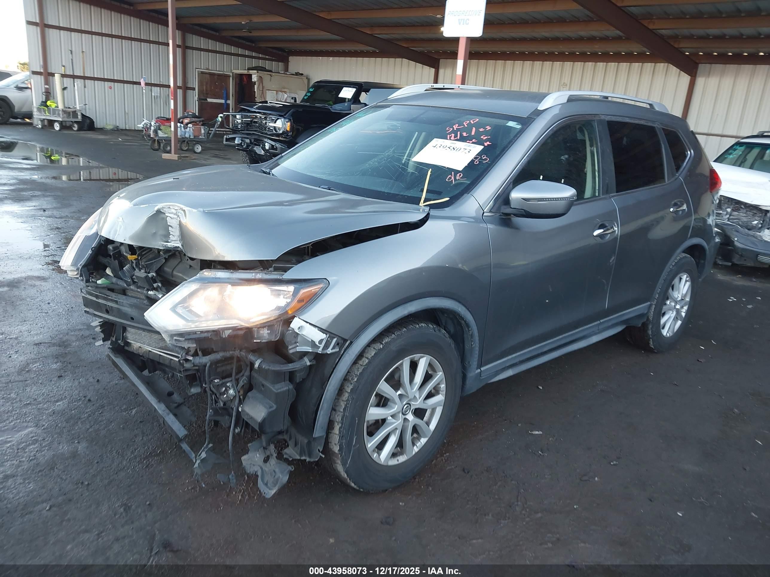 NISSAN ROGUE image 2